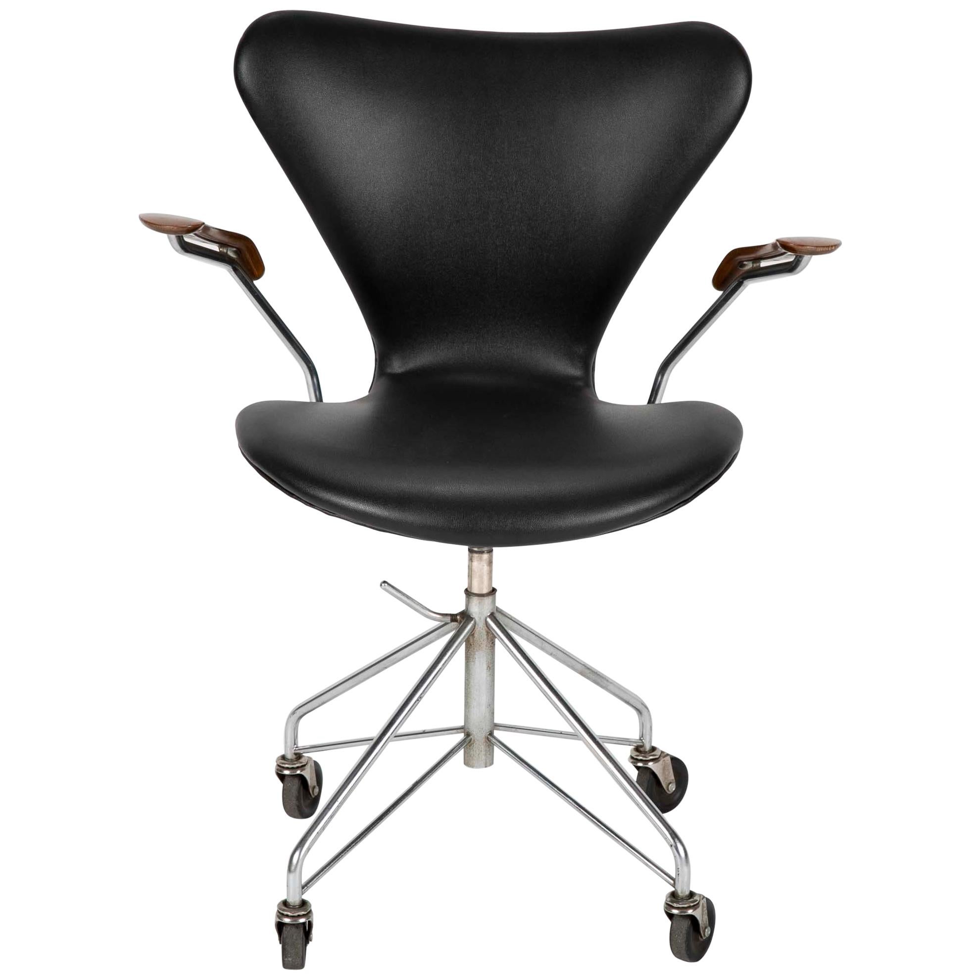 Arne Jacobsen for Fritz Hansen Sevener Desk Chair Model 3117