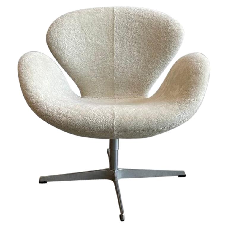 Arne Jacobsen for Fritz Hansen Swan chair, 1990s, offered by The Somerset House