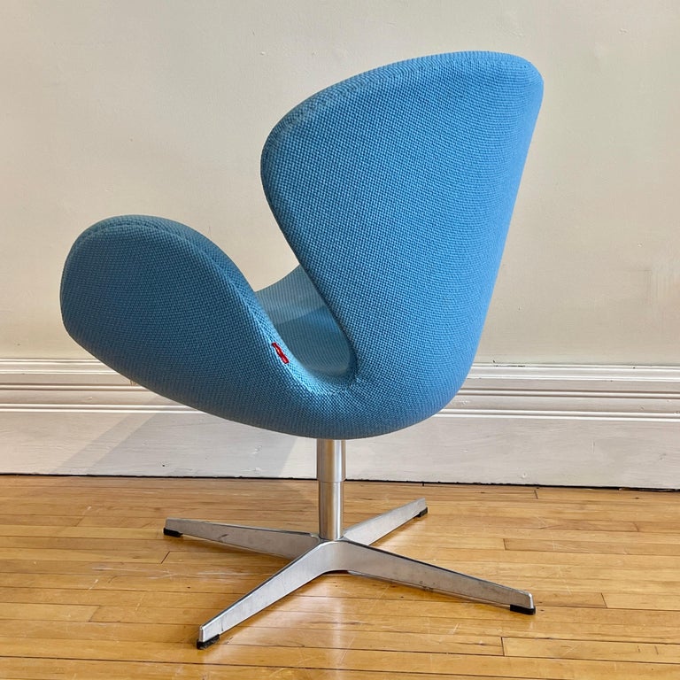 Danish Arne Jacobsen for Fritz Hansen Swan Chair in Blue For Sale