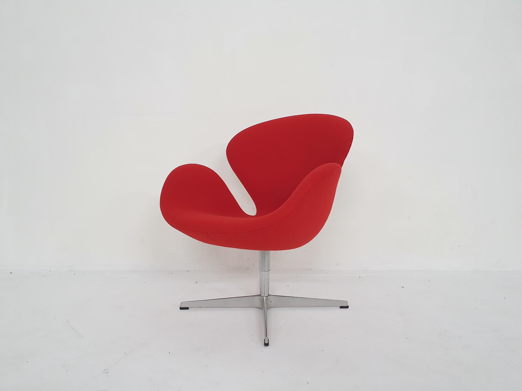 Arne Jacobsen für Fritz Hansen „Swan“-Stuhl 2005 (Moderne der Mitte des Jahrhunderts) im Angebot