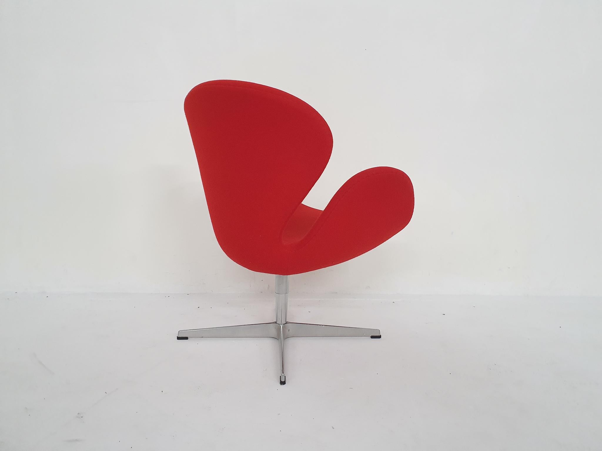 Arne Jacobsen für Fritz Hansen „Swan“-Stuhl 2005 (21. Jahrhundert und zeitgenössisch) im Angebot