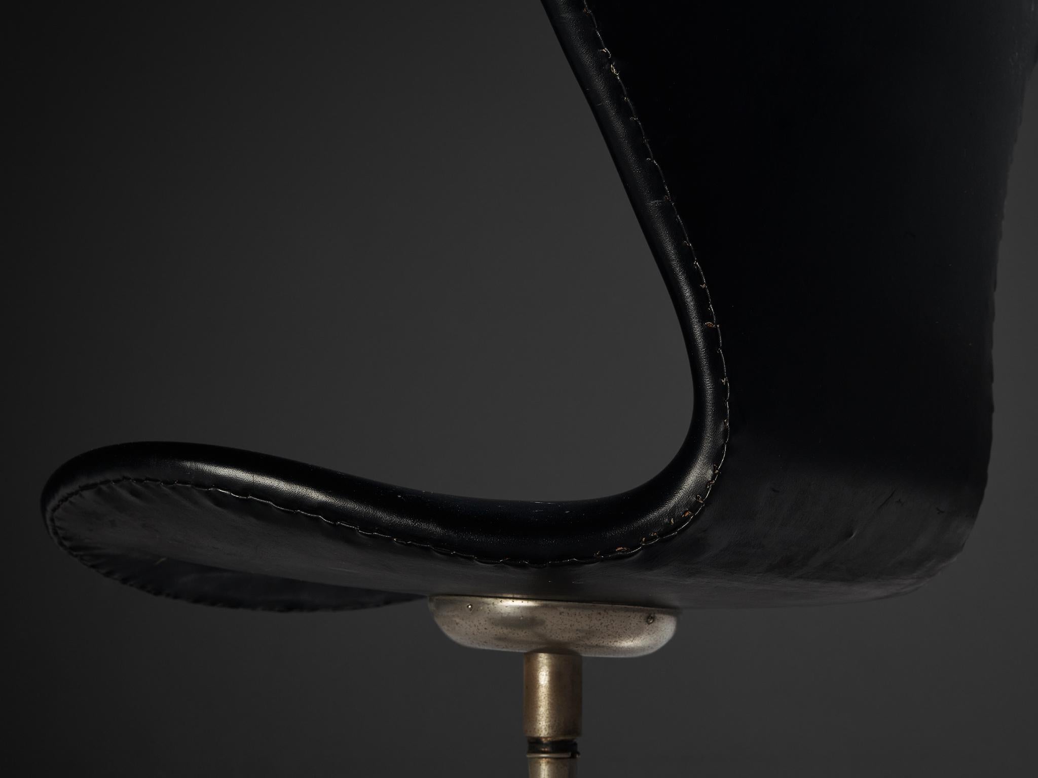 Scandinavian Modern Arne Jacobsen for Fritz Hansen Swivel Desk Chair in Leather