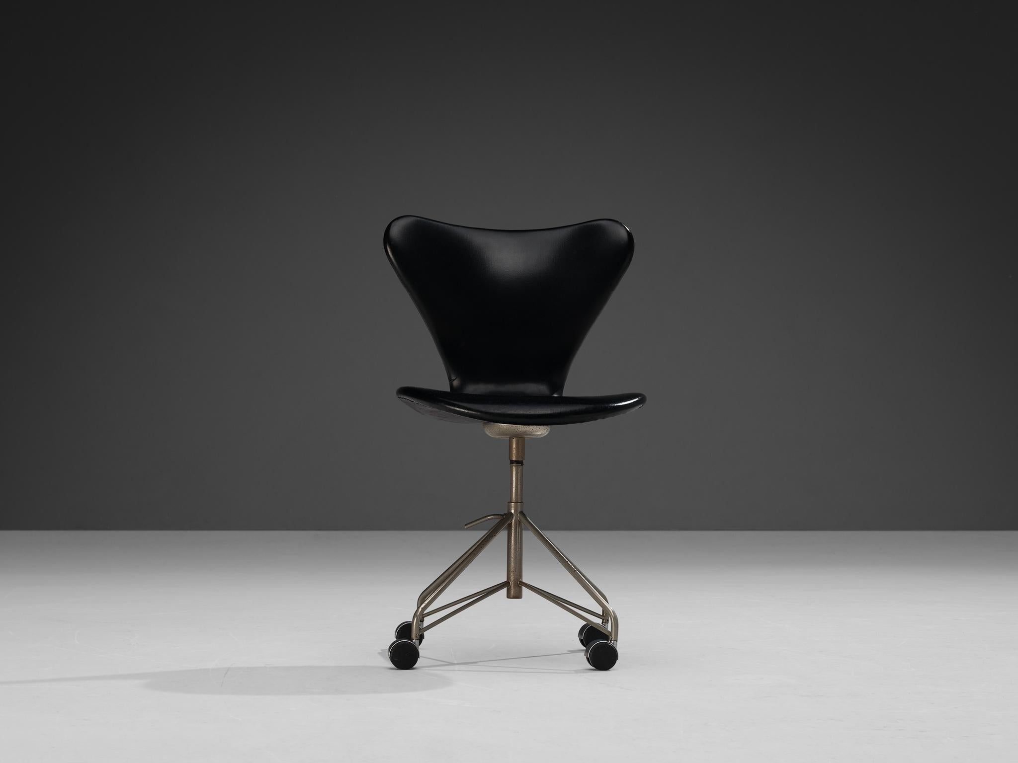 Mid-20th Century Arne Jacobsen for Fritz Hansen Swivel Desk Chair in Leather