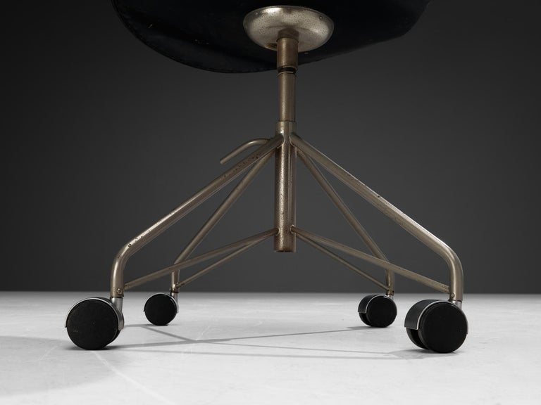 Metal Arne Jacobsen for Fritz Hansen Swivel Desk Chair in Leather For Sale