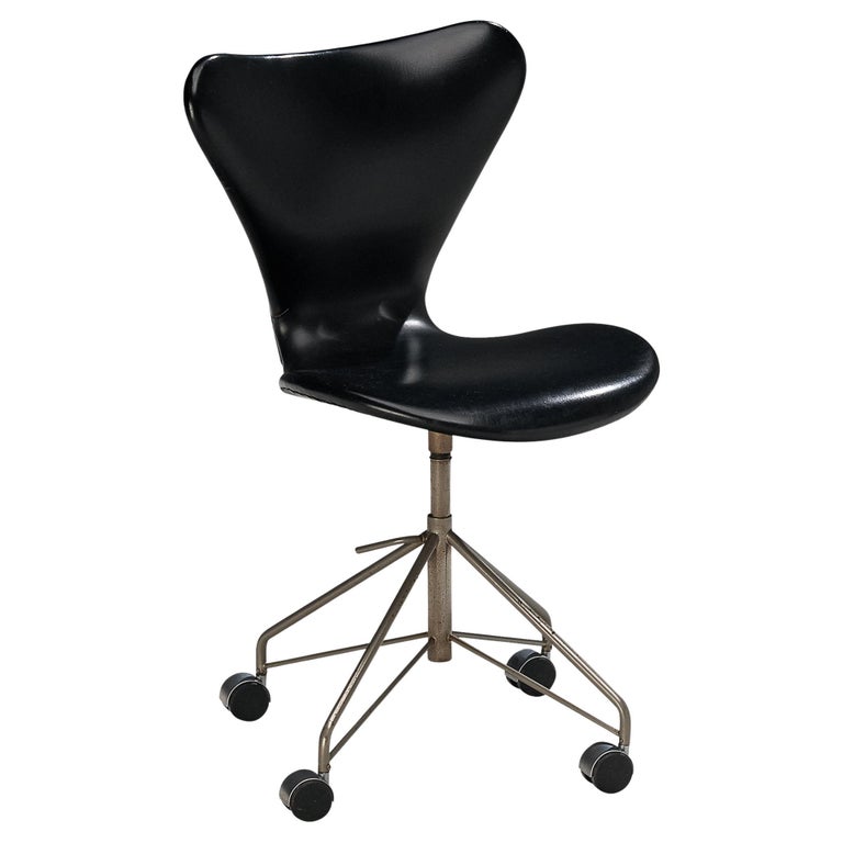 Arne Jacobsen for Fritz Hansen Swivel Desk Chair in Leather For Sale