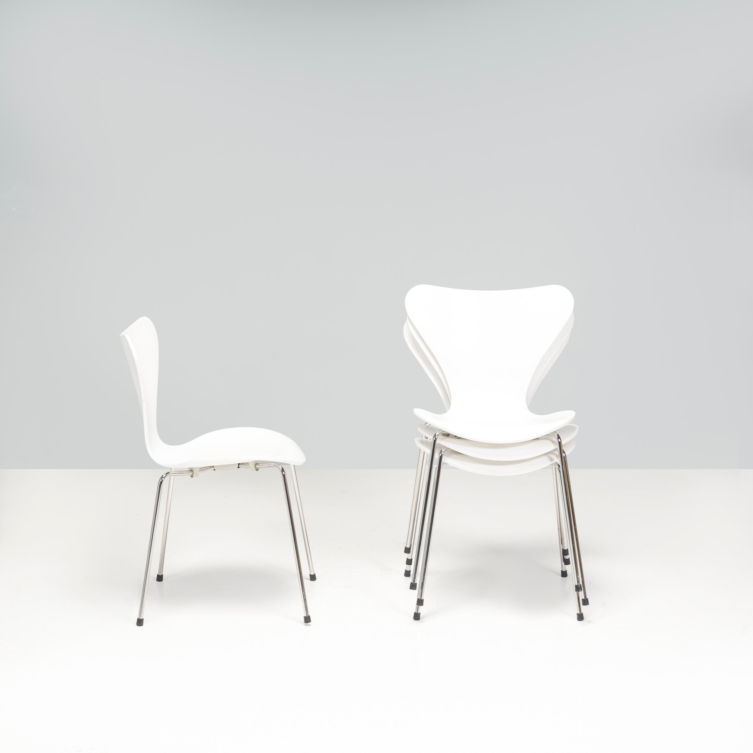 Scandinavian Modern Arne Jacobsen for Fritz Hansen White 3107 Series 7 Dining Chairs, Set of 4
