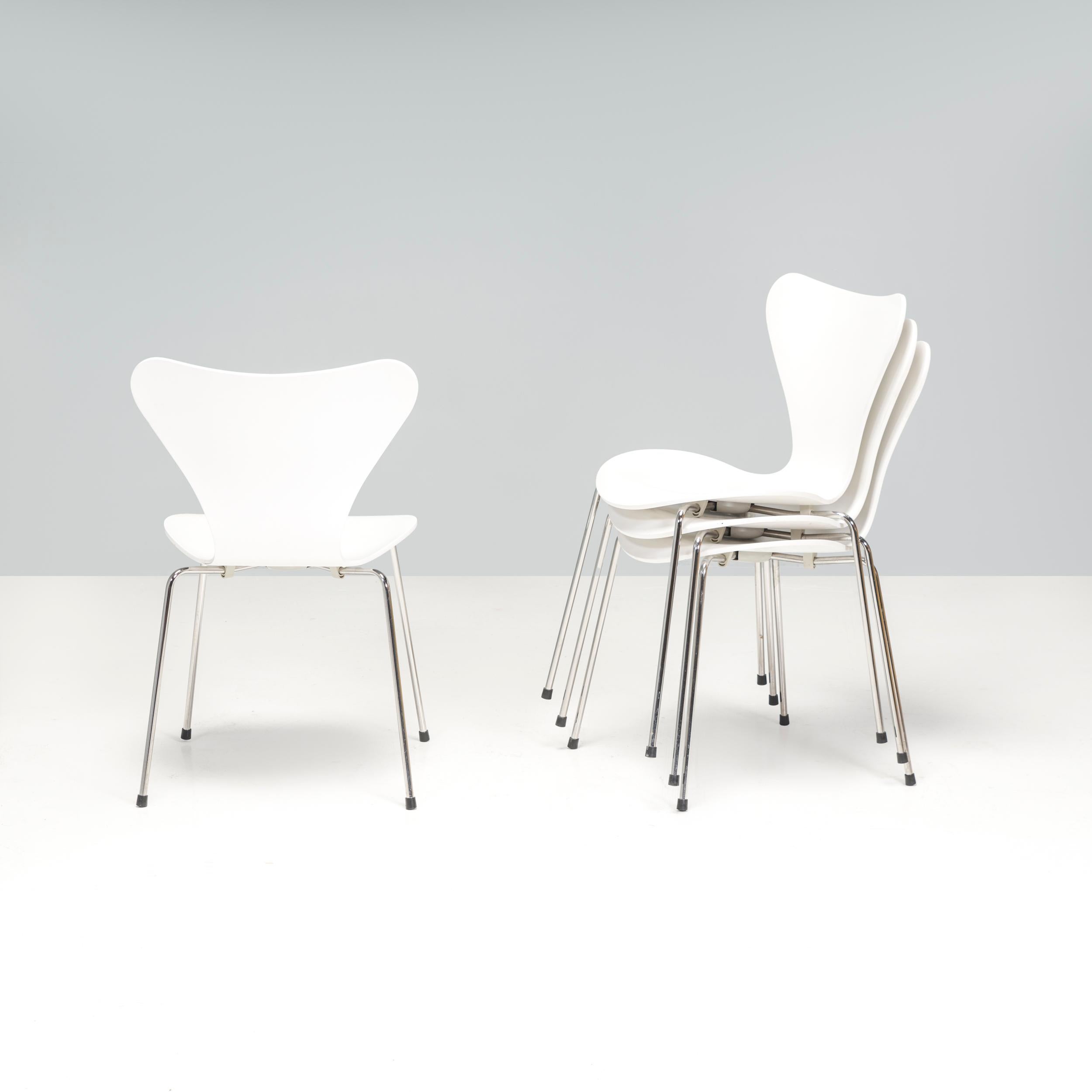 Polish Arne Jacobsen for Fritz Hansen White 3107 Series 7 Dining Chairs, Set of 4