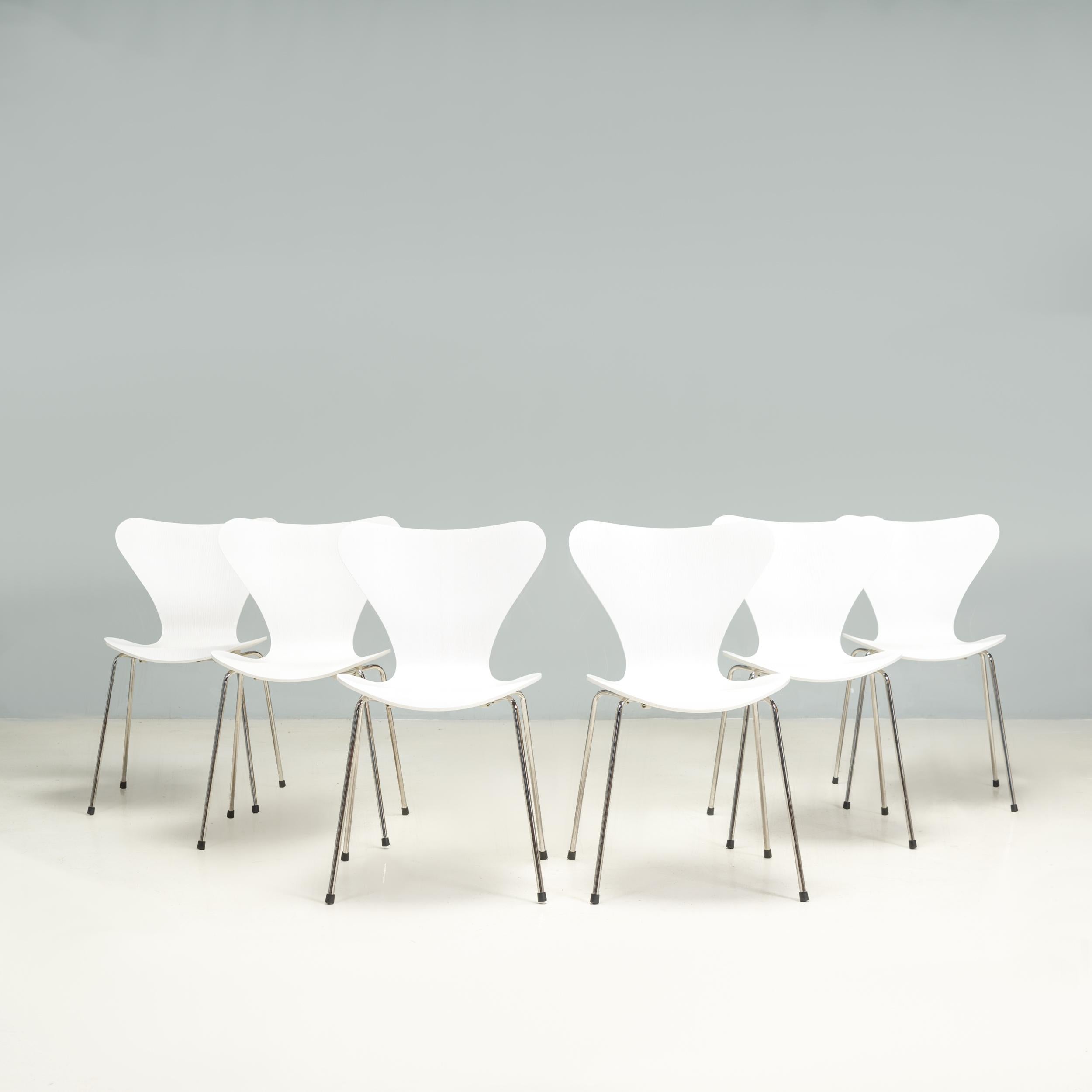 Polish Arne Jacobsen for Fritz Hansen White 3107 Series 7 Dining Chairs, Set of 6