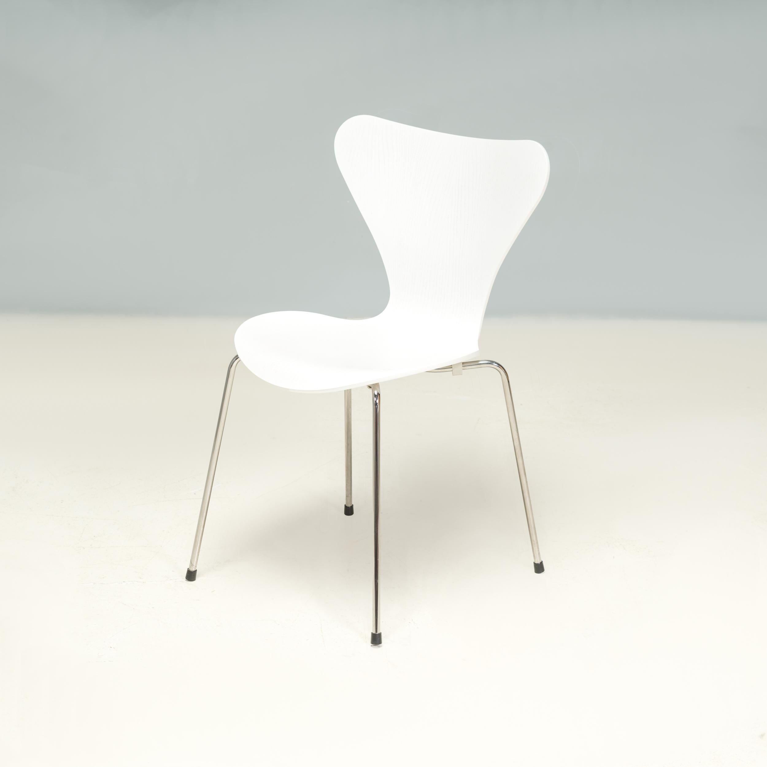 Wood Arne Jacobsen for Fritz Hansen White 3107 Series 7 Dining Chairs, Set of 6