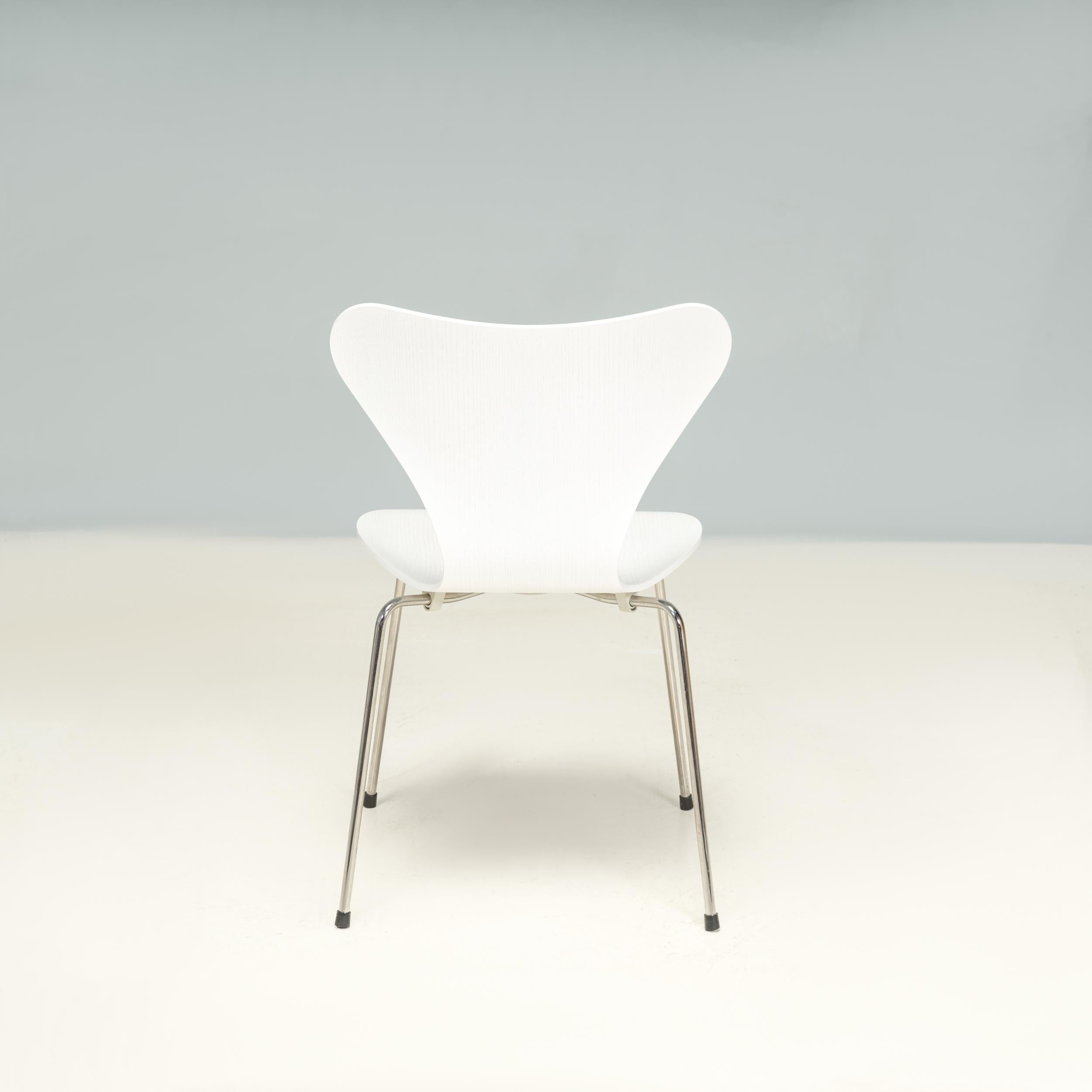 Arne Jacobsen for Fritz Hansen White 3107 Series 7 Dining Chairs, Set of 6 2