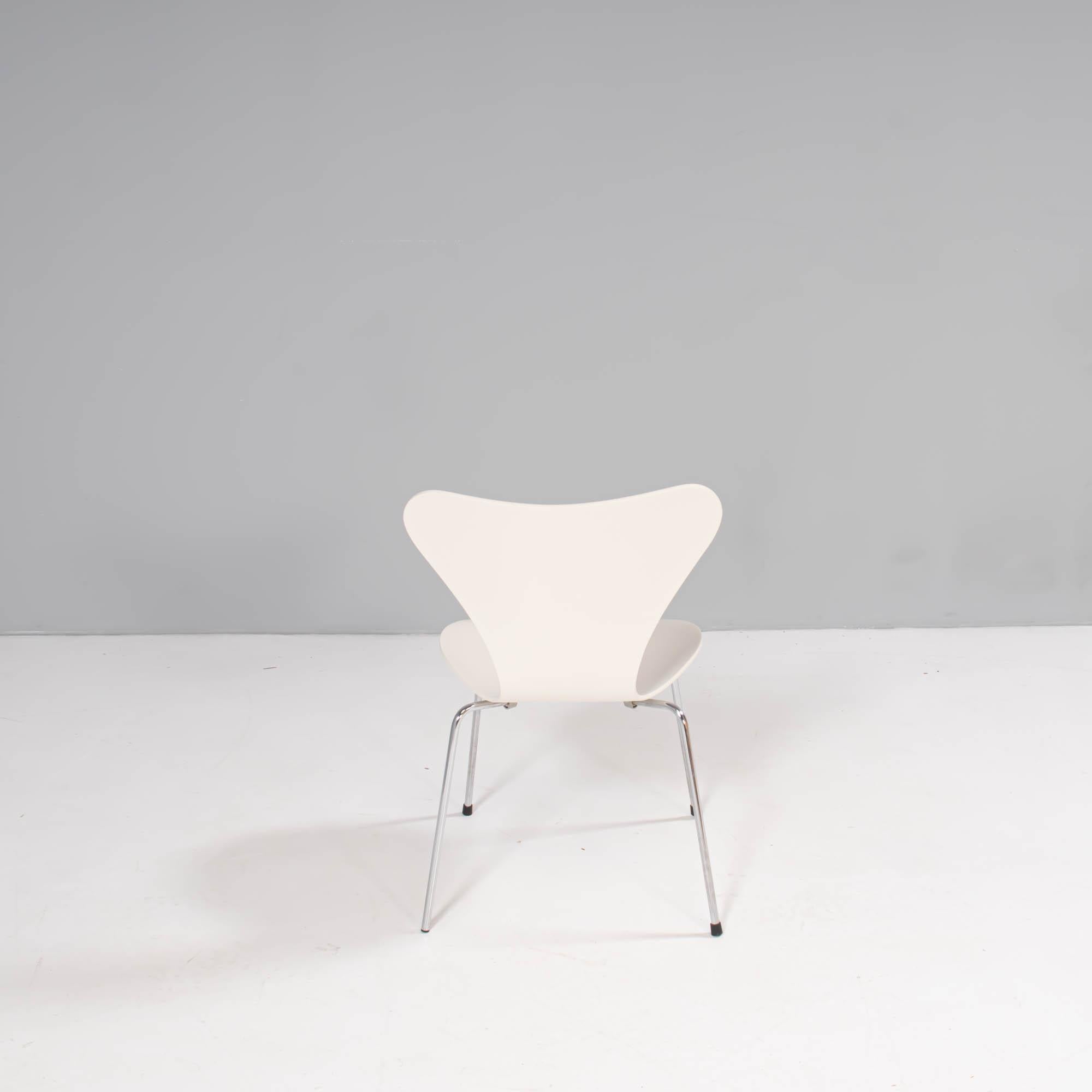 Late 20th Century Arne Jacobsen for Fritz Hansen White Series 7 Dining Chairs