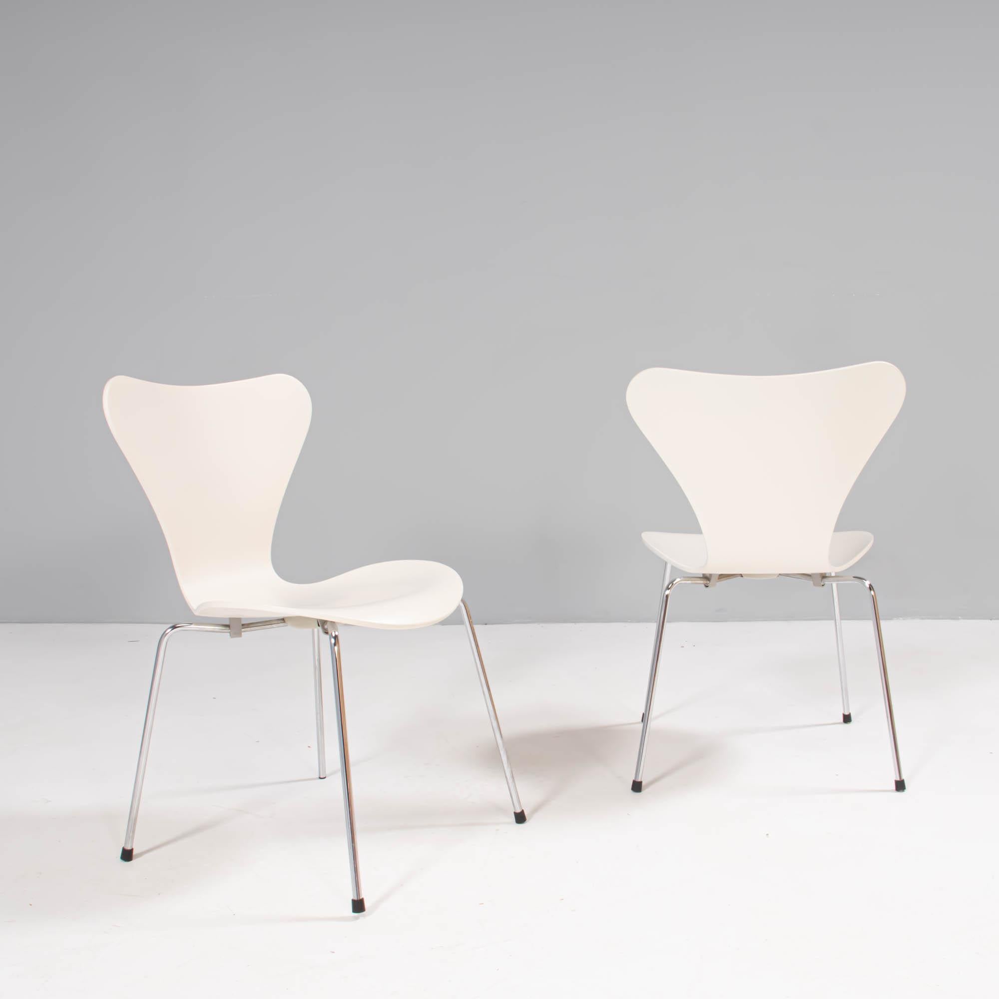 Danish Arne Jacobsen for Fritz Hansen White Series 7 Dining Chairs, Set of 4