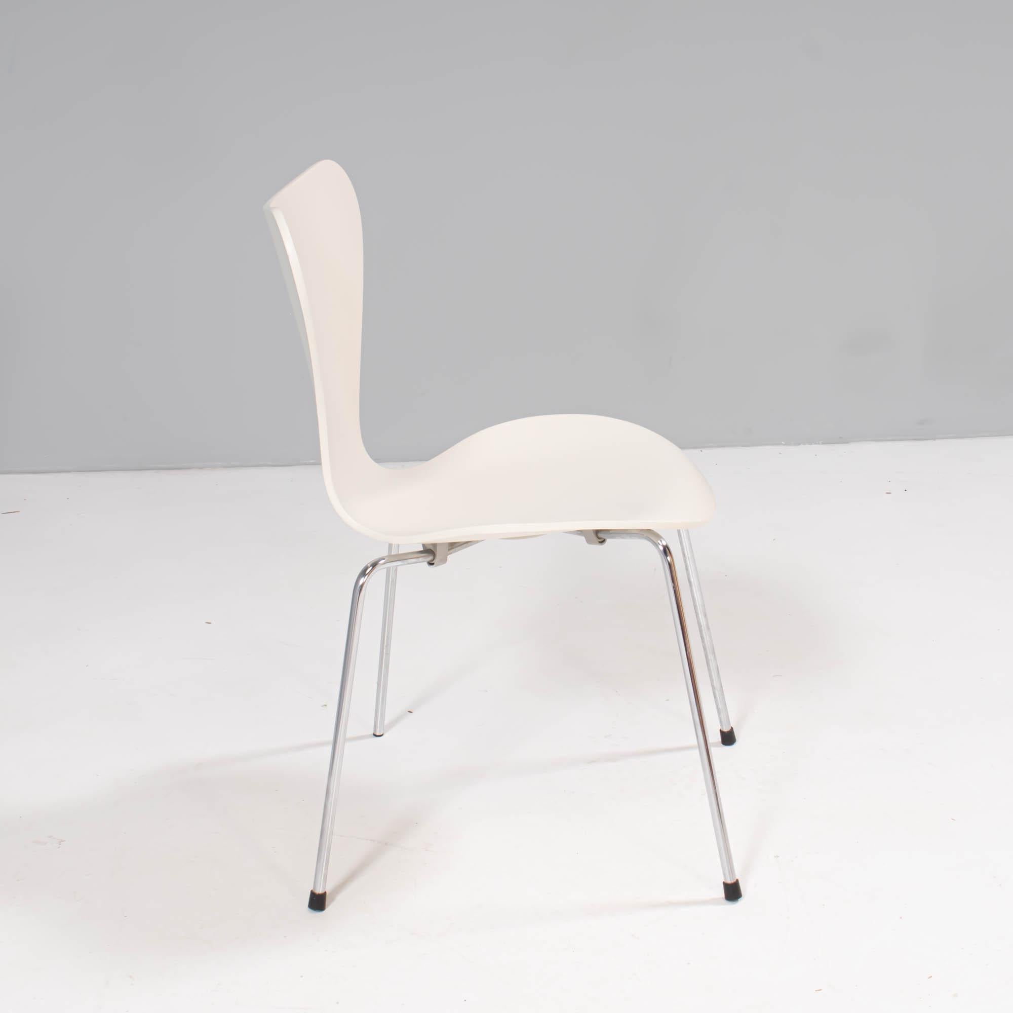 Plywood Arne Jacobsen for Fritz Hansen White Series 7 Dining Chairs, Set of 4