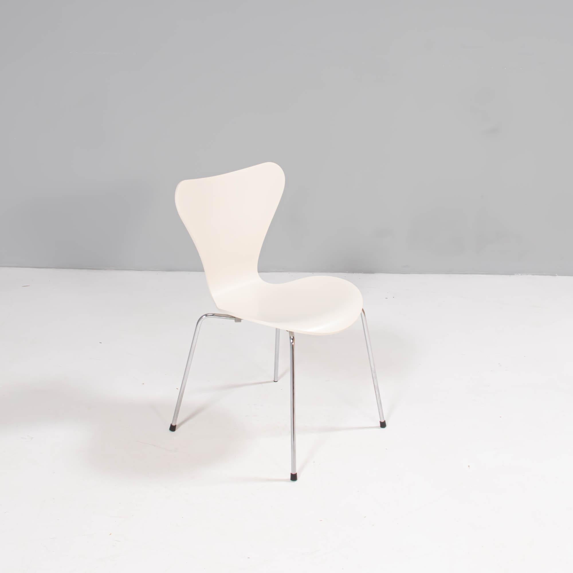 Arne Jacobsen for Fritz Hansen White Series 7 Dining Chairs, Set of 4 1