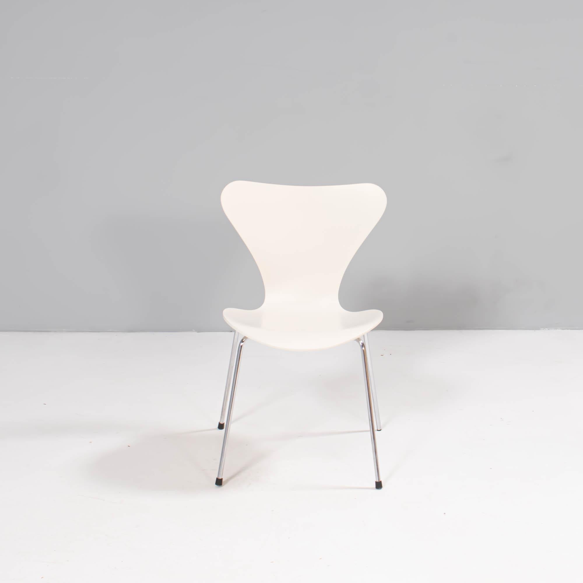 Arne Jacobsen for Fritz Hansen White Series 7 Dining Chairs, Set of 4 3