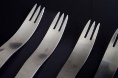 Arne Jacobsen per Georg Jensen. Cinque forchette da cena in acciaio inossidabile.