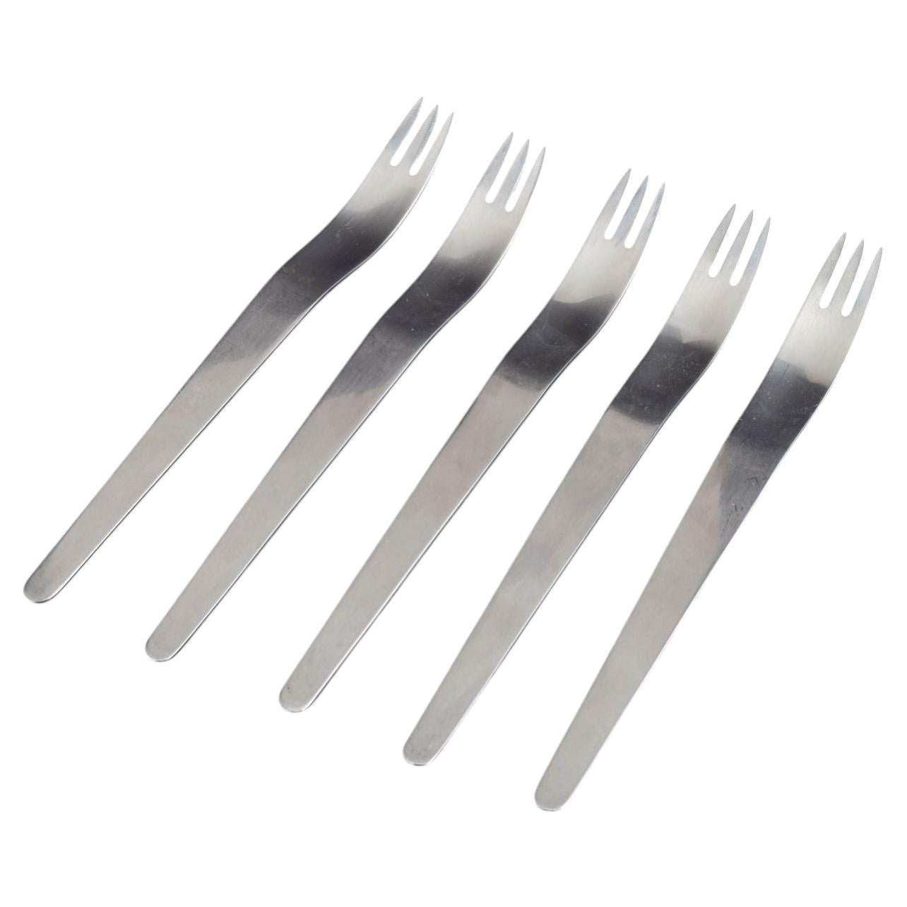 Arne Jacobsen for Georg Jensen. Five dinner forks in stainless steel.