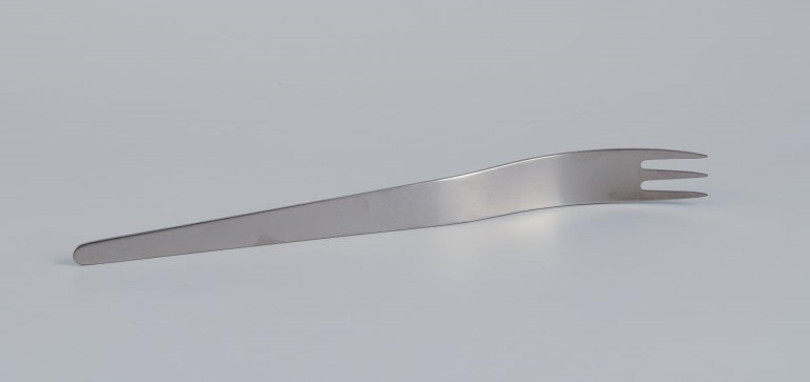 Danois Arne Jacobsen pour Georg Jensen. Trois longues fourchettes à salade en acier inoxydable. en vente