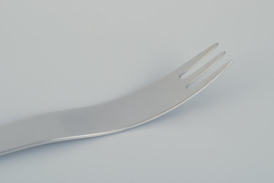 Scandinavian Modern Arne Jacobsen for Georg Jensen. Two long salad forks. Late 20th C. For Sale