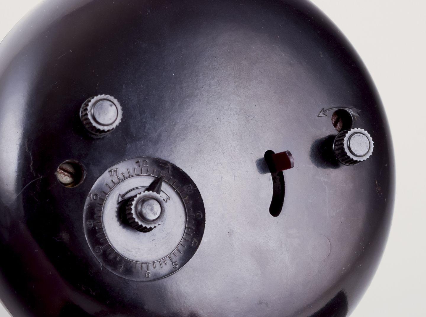 Other Arne Jacobsen for Lauritz Knudsen. Electric clock in bakelite. 1940s For Sale