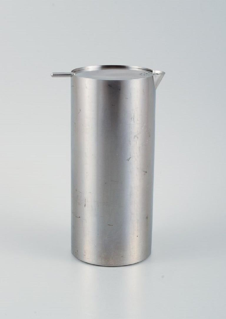 Arne Jacobsen for Stelton cocktail mixer in stainless steel.
Approx. 1970s.
Measures 19 cm. x 9.5 cm.
In very good condition with minor wear.
Marked.