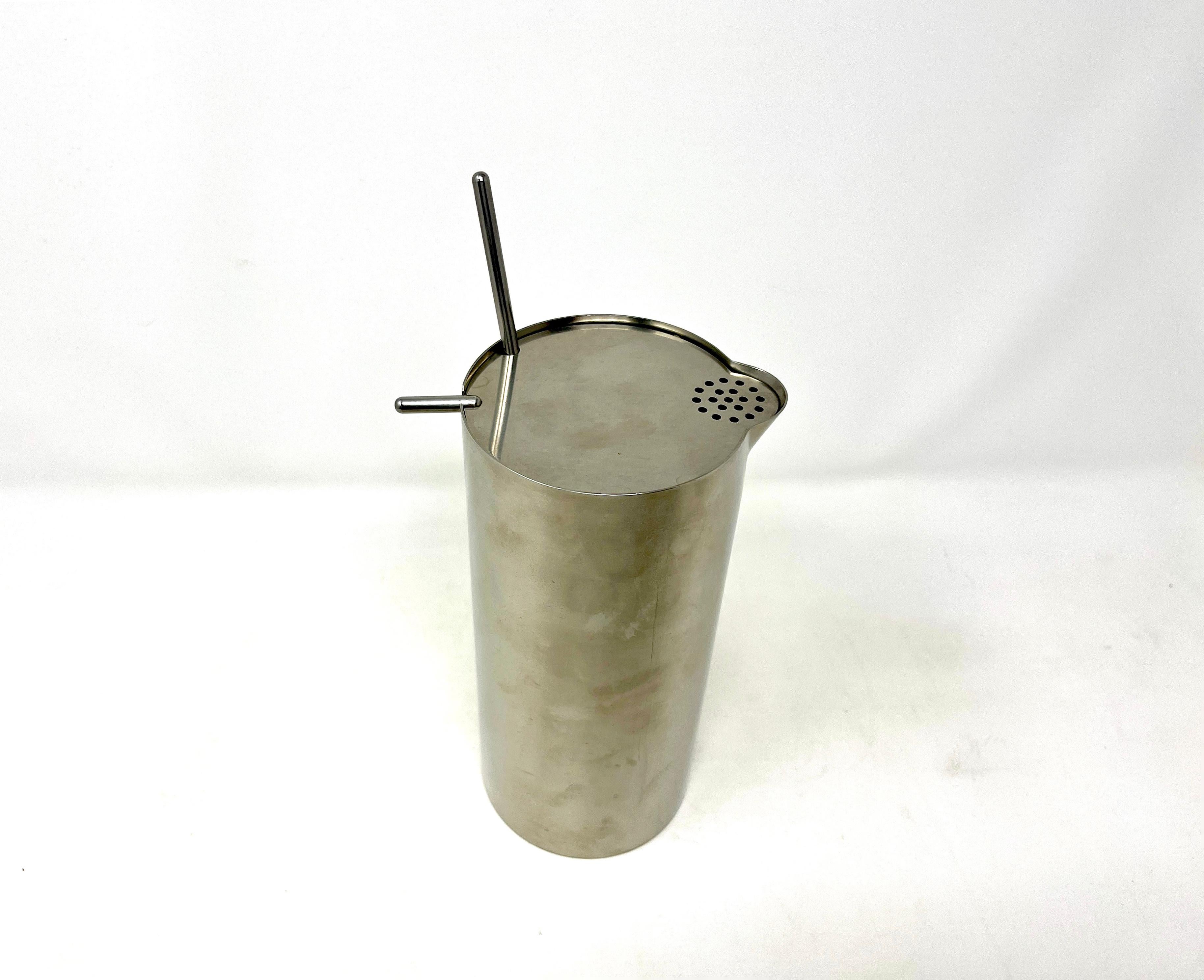 Scandinavo moderno Arne Jacobsen per Stelton Shaker e cucchiaio da cocktail MCM in acciaio inossidabile in vendita