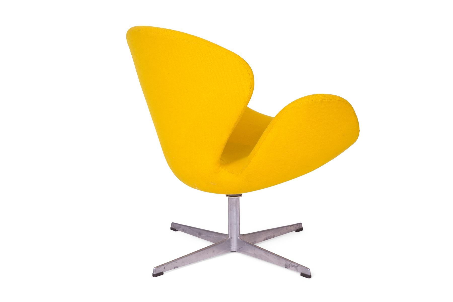 Mid-Century Modern Arne Jacobsen Fritz Hansen All Original Swan Chair