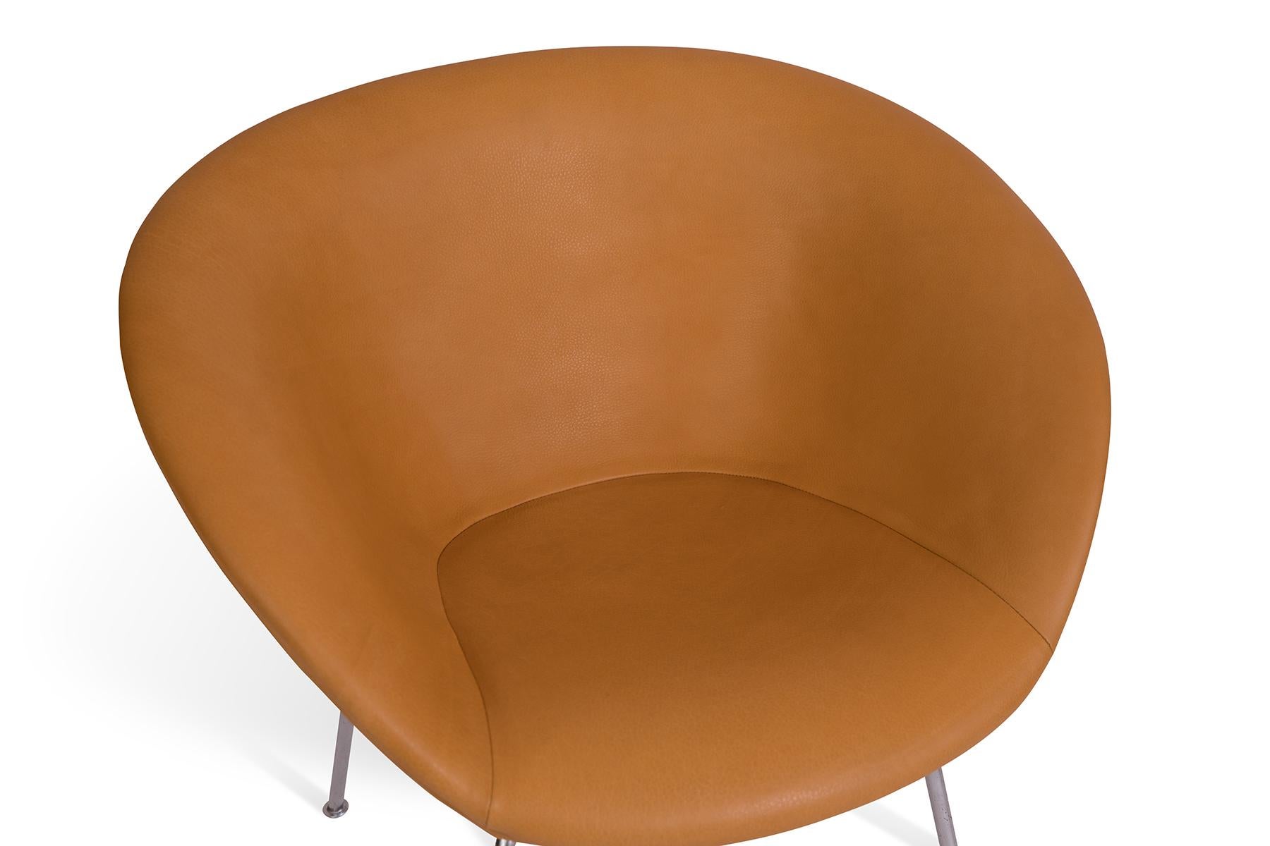 Mid-Century Modern Arne Jacobsen Fritz Hansen Leather Pot Chairs