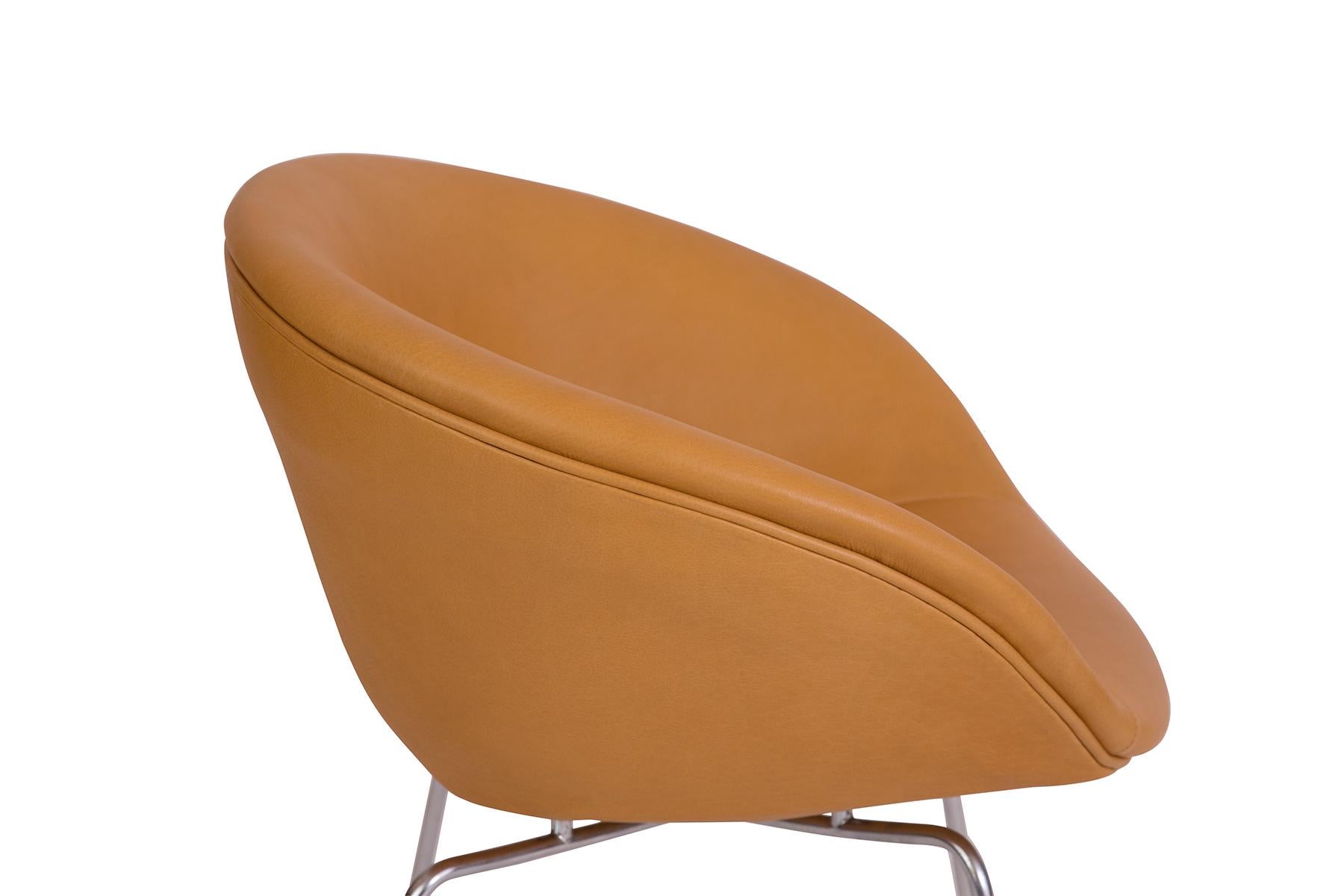 Arne Jacobsen Fritz Hansen Leather Pot Chairs In Good Condition In Phoenix, AZ