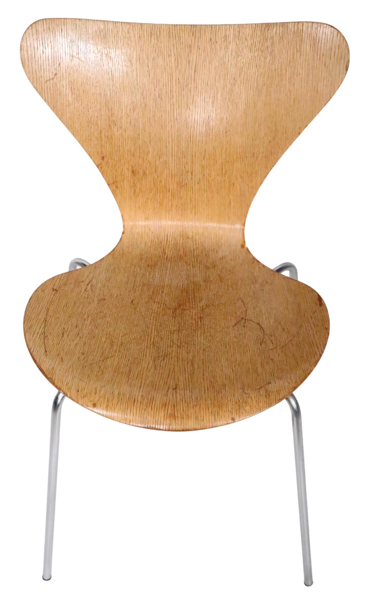 Arne Jacobsen Fritz Hansen Series 7 Butterfly Chair in Oak Veneer, circa 1960s For Sale 3