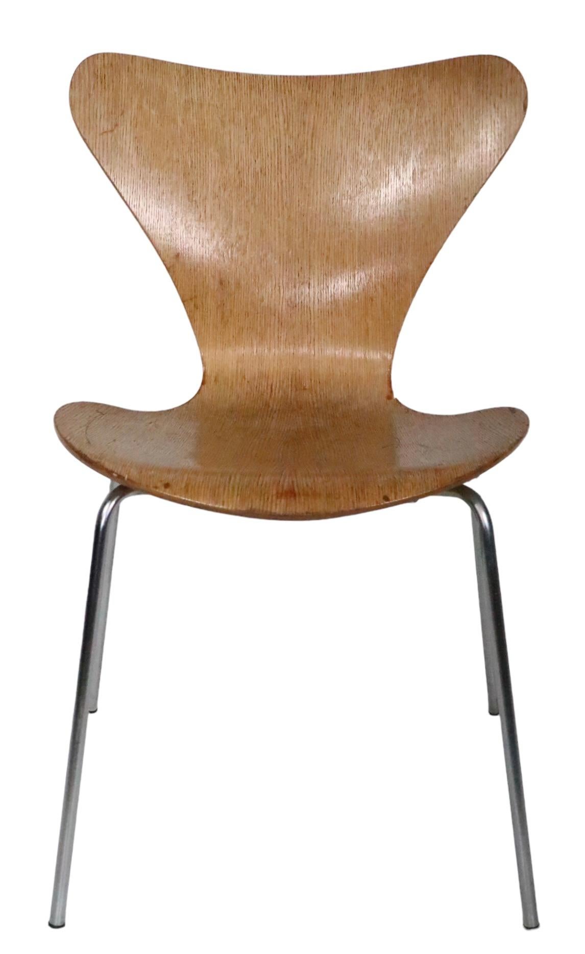 Arne Jacobsen Fritz Hansen Series 7 Butterfly Chair in Oak Veneer, circa 1960s For Sale 4