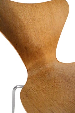 Arne Jacobsen Fritz Hansen Series 7 Butterfly Chair in Oak Veneer, circa 1960s