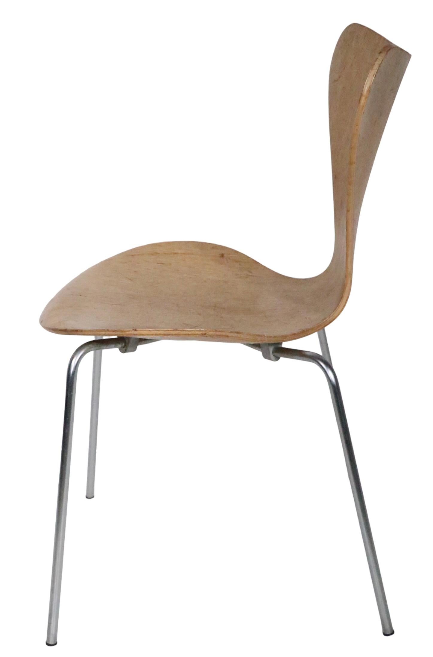 Arne Jacobsen Fritz Hansen Series 7 Butterfly Chair in Oak Veneer, circa 1960s For Sale 1