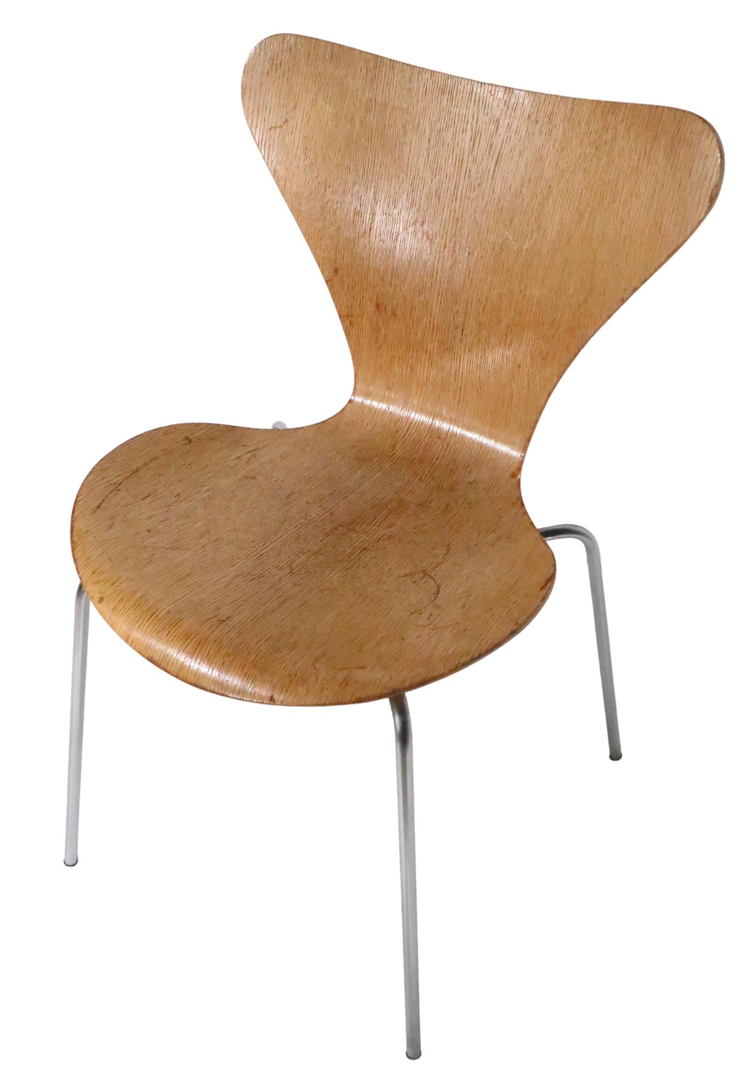 Arne Jacobsen Fritz Hansen Series 7 Butterfly Chair in Oak Veneer, circa 1960s For Sale 2