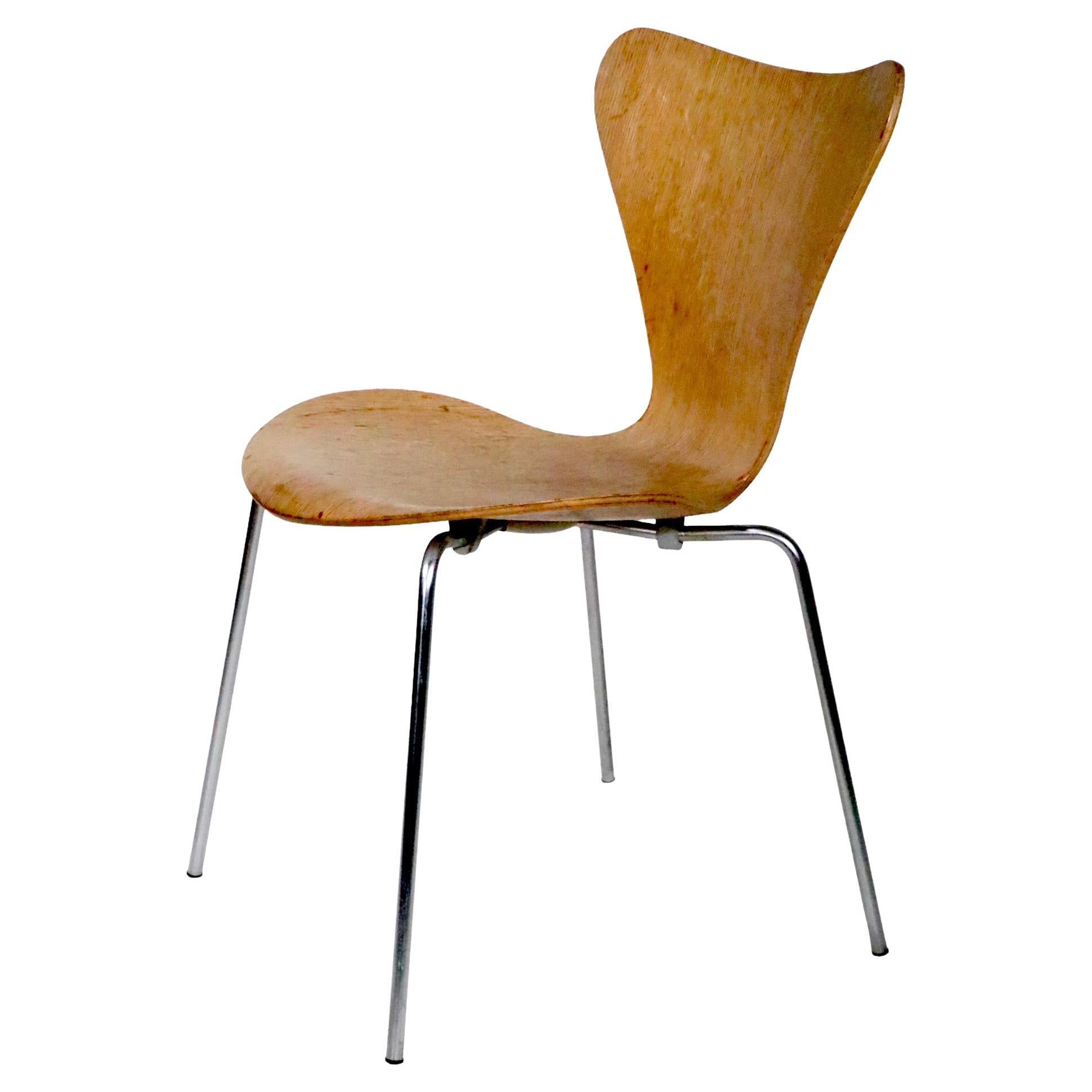 Arne Jacobsen Fritz Hansen Series 7 Butterfly Chair in Oak Veneer, circa 1960s For Sale