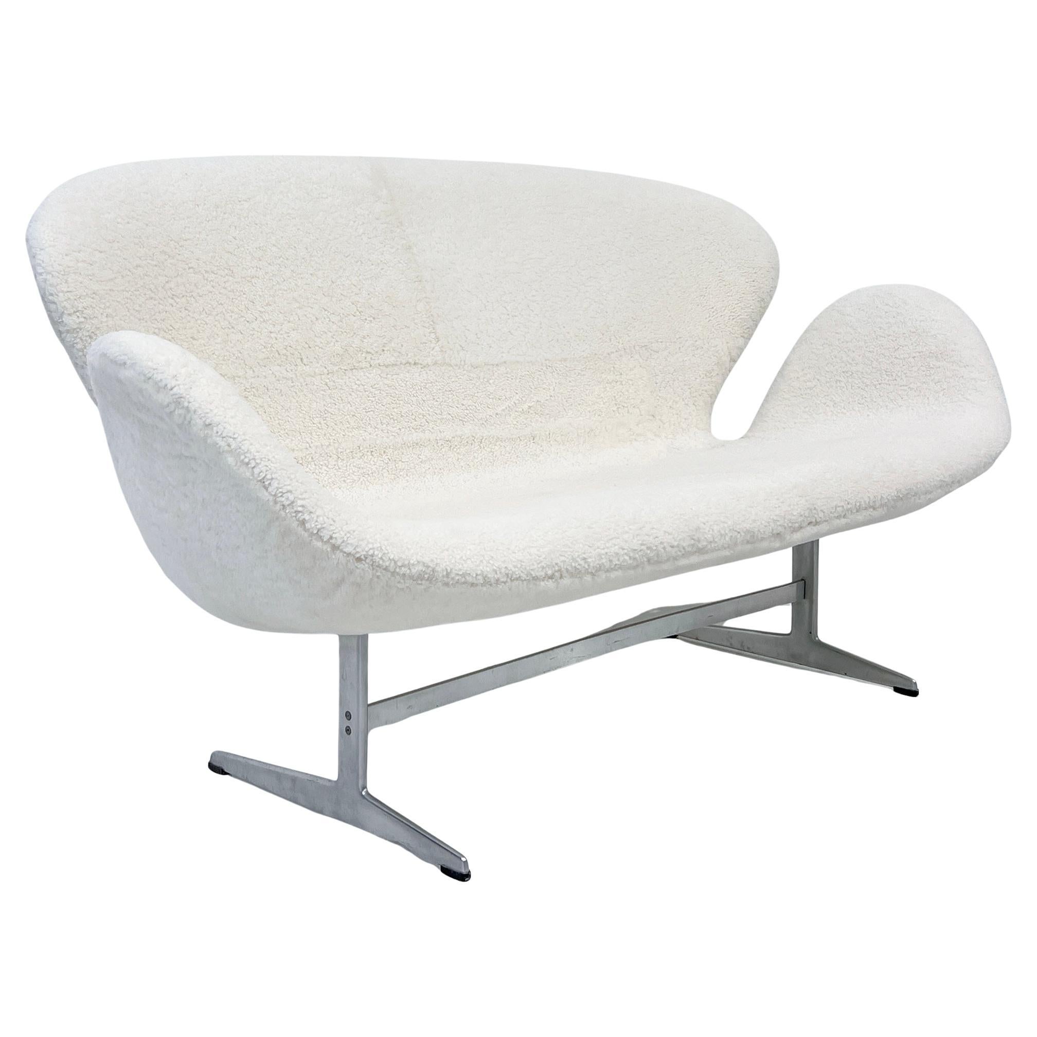 Arne Jacobsen Fritz Hansen Swan Sofa Settee, 1960's in Real Canadian Sheepskin