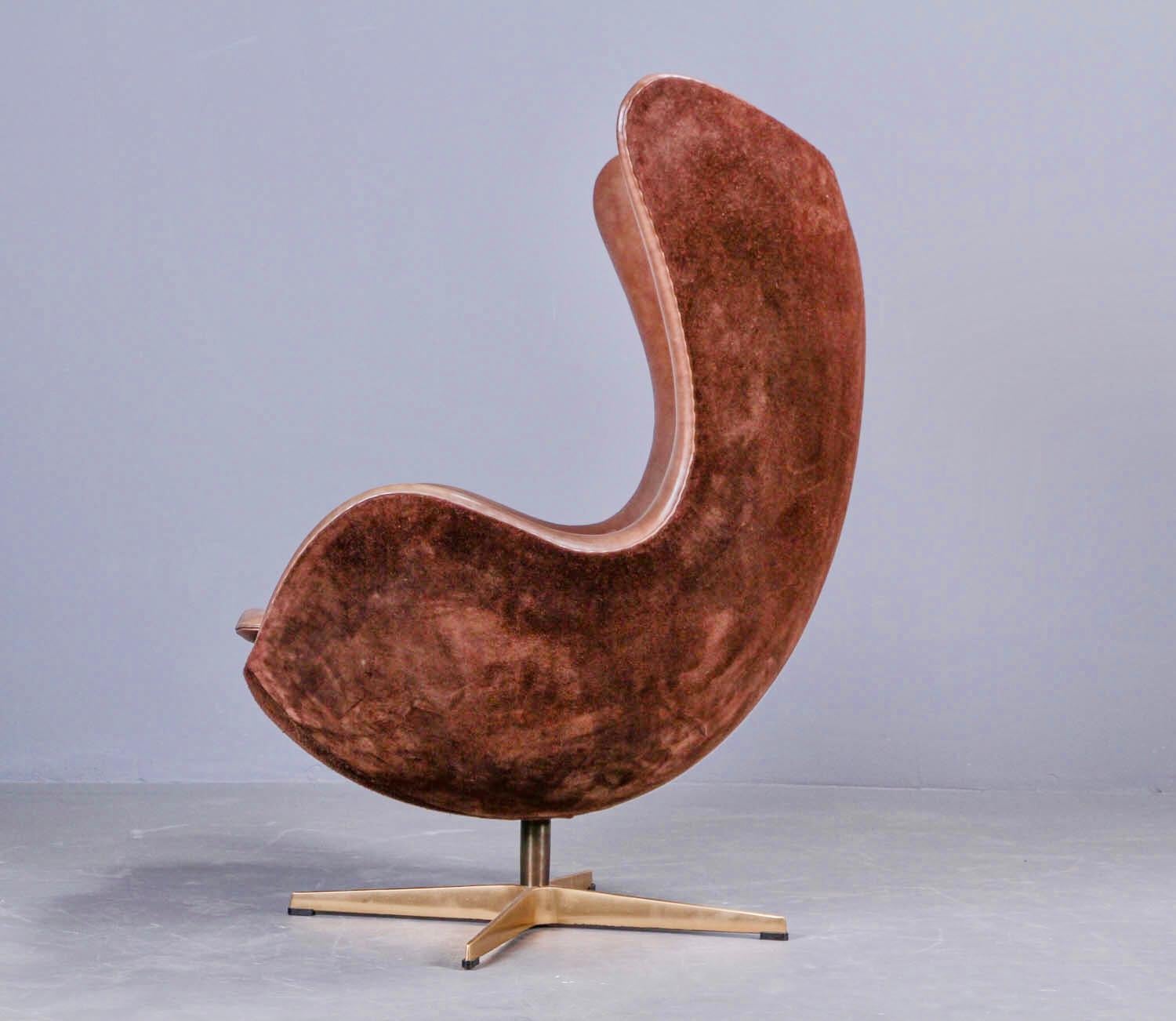 Scandinavian Modern Arne Jacobsen ‘Golden Egg Chair’ by Fritz Hansen in Denmark, Numbered Edition