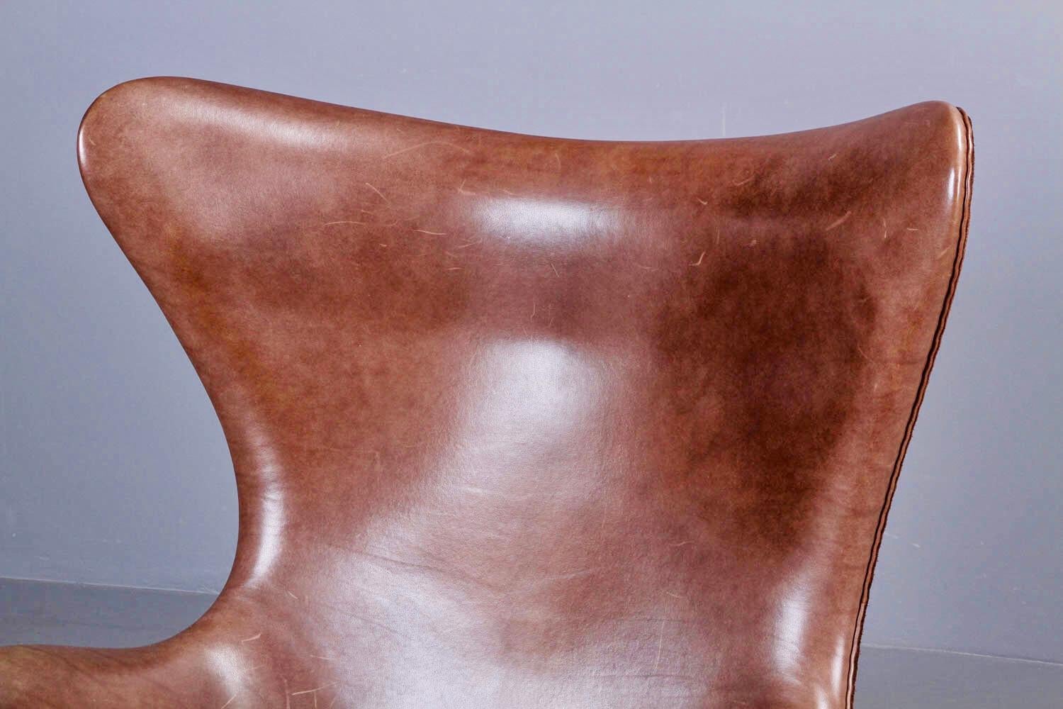 Arne Jacobsen ‘Golden Egg Chair’ by Fritz Hansen in Denmark, Numbered Edition In Excellent Condition In Madrid, ES