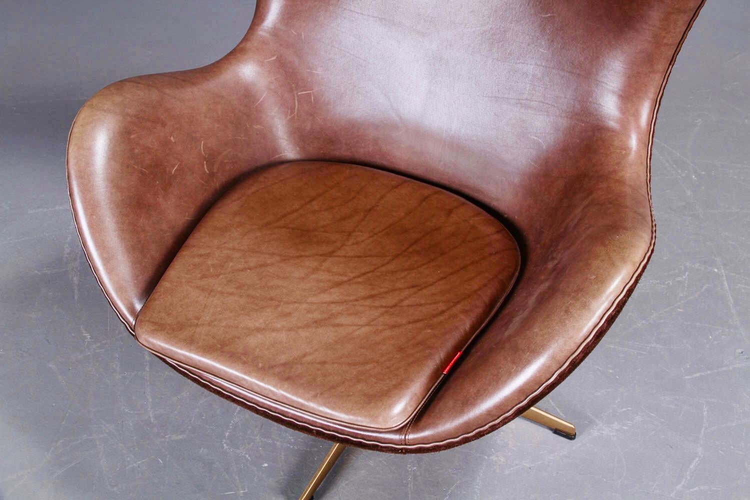 Arne Jacobsen 'Golden Egg Chair' von Fritz Hansen in Dänemark, nummerierte Ausgabe (Leder)