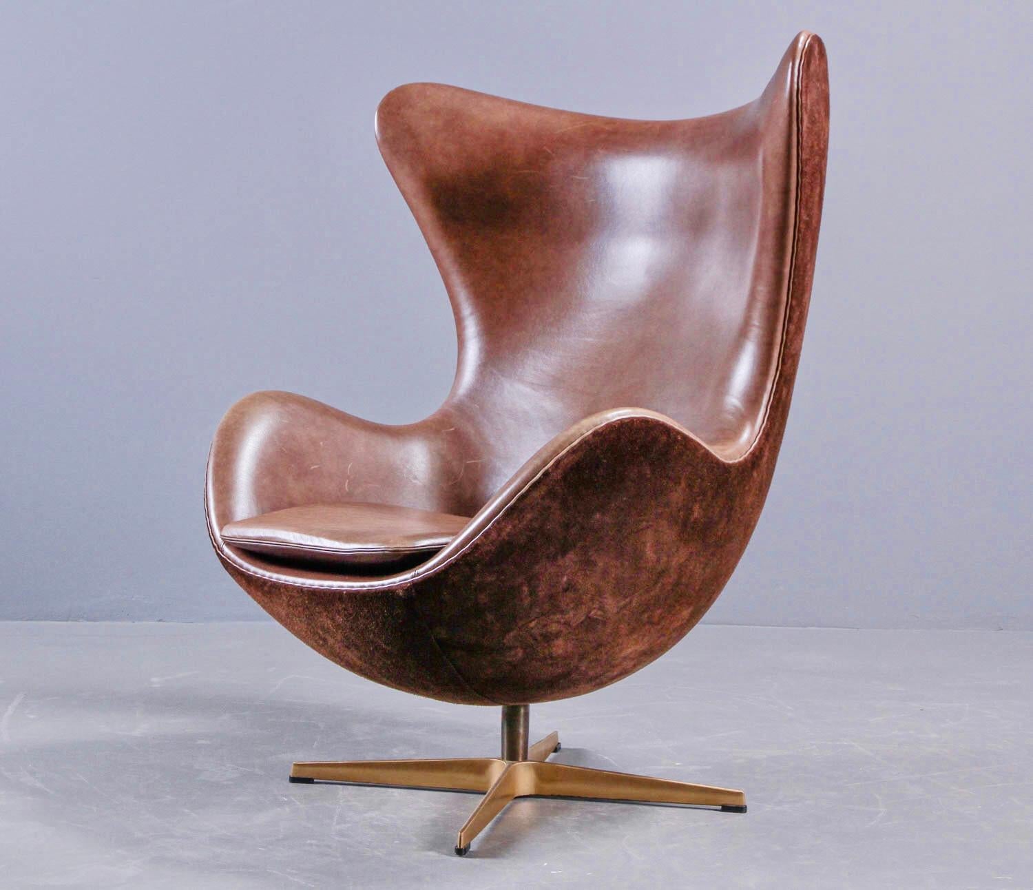 Leather Arne Jacobsen ‘Golden Egg Chair’ by Fritz Hansen in Denmark, Numbered Edition