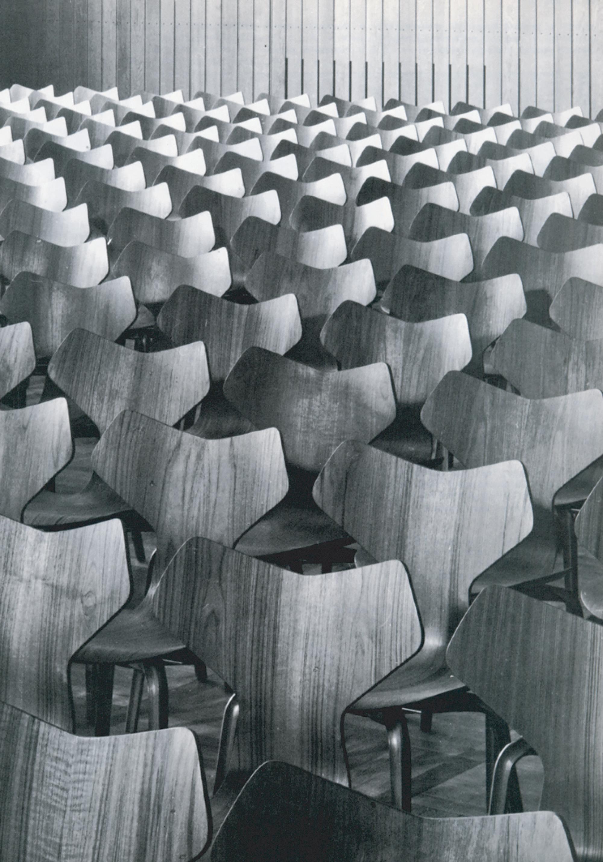 Arne Jacobsen 'Grand Prix' Stuhl für Fritz Hansen, Stuhl mit klar lackiertem Furnier im Angebot 7