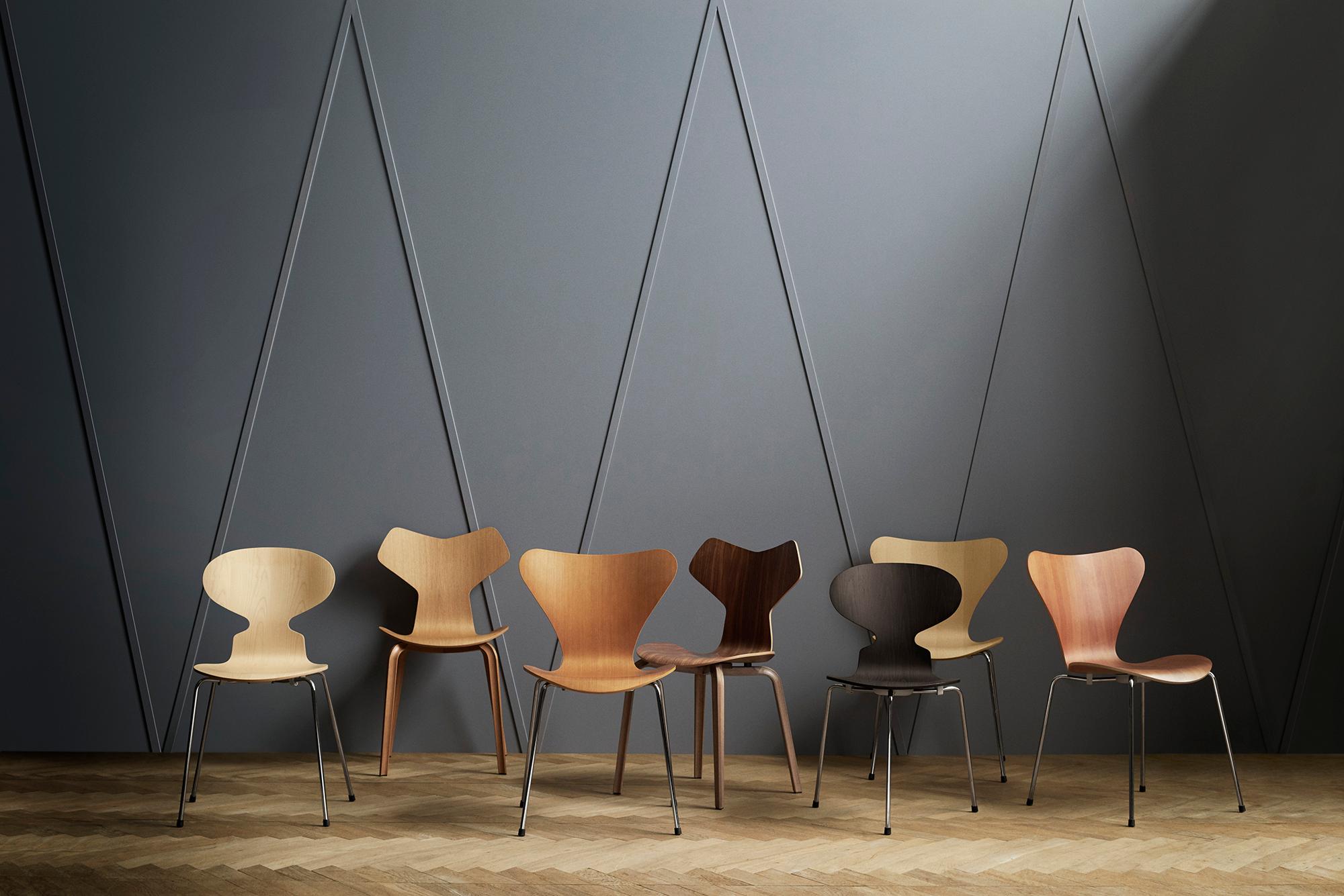 Danish Arne Jacobsen 'Grand Prix' Chair for Fritz Hansen in Colored Veneer For Sale