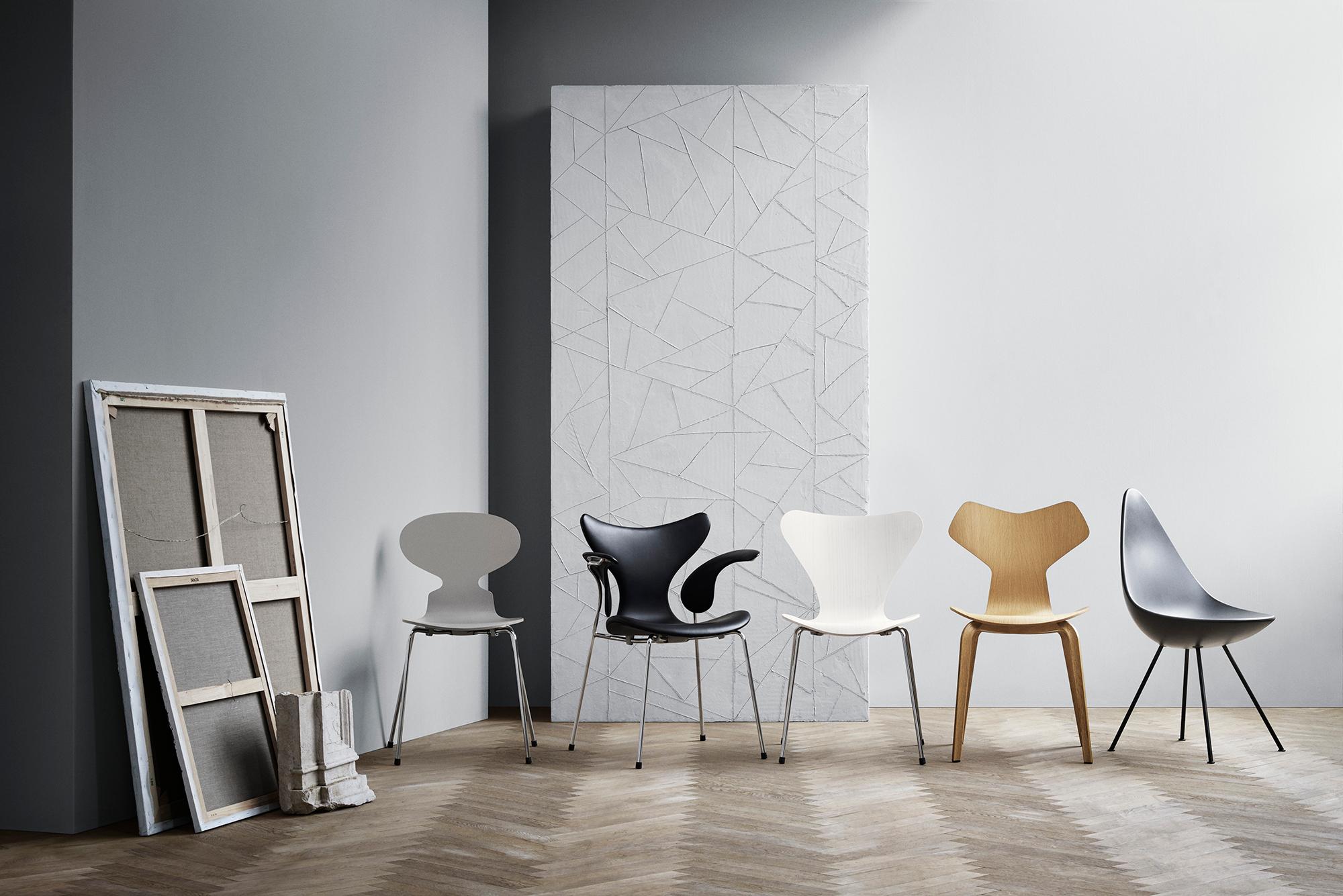 Metal Arne Jacobsen 'Grand Prix' Chair for Fritz Hansen in Colored Veneer For Sale