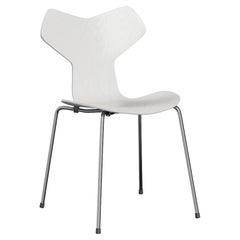 Arne Jacobsen 'Grand Prix' Stuhl für Fritz Hansen in farbigem Furnier