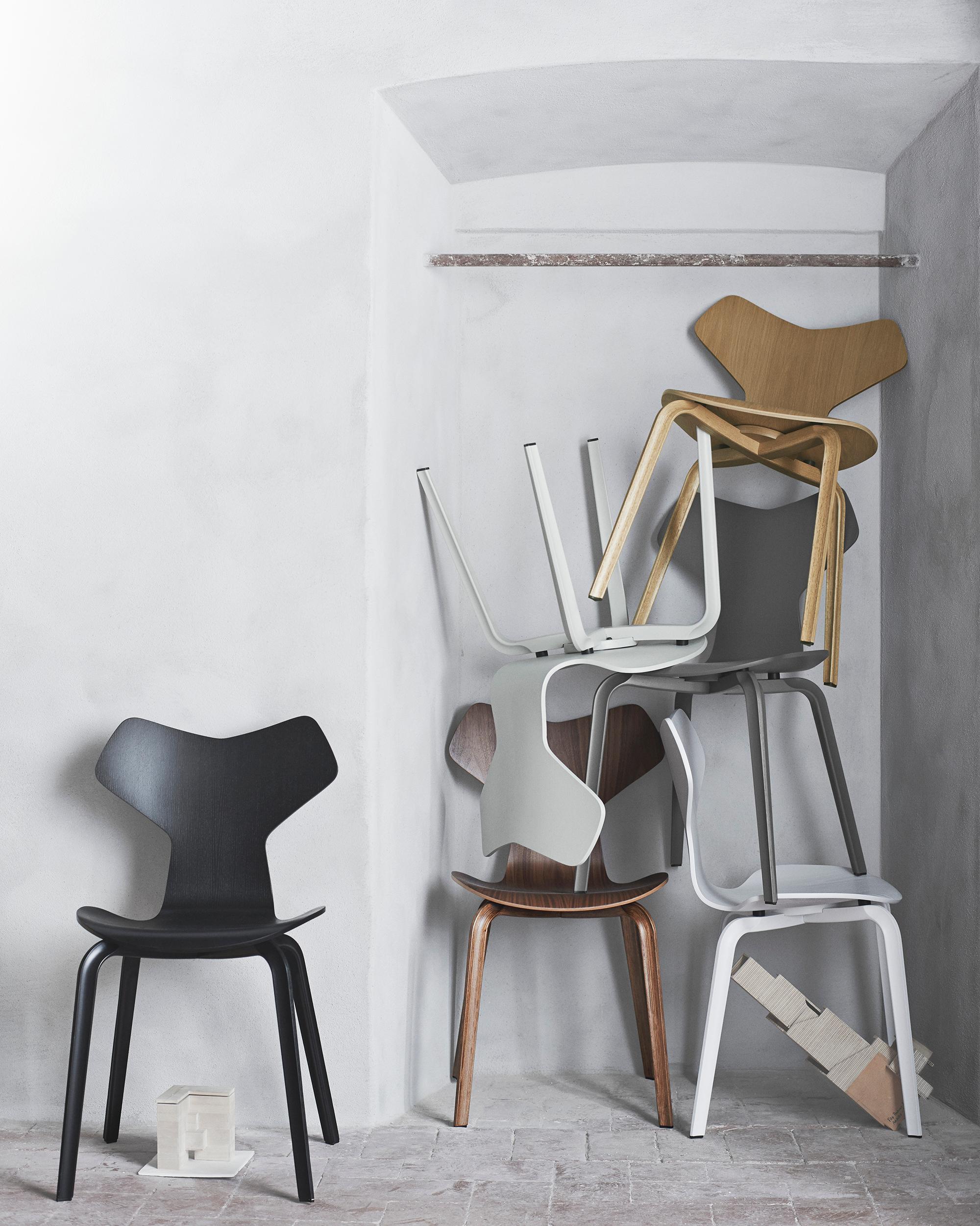 Arne Jacobsen 'Grand Prix' Chair for Fritz Hansen in Full Leather Upholstery For Sale 3