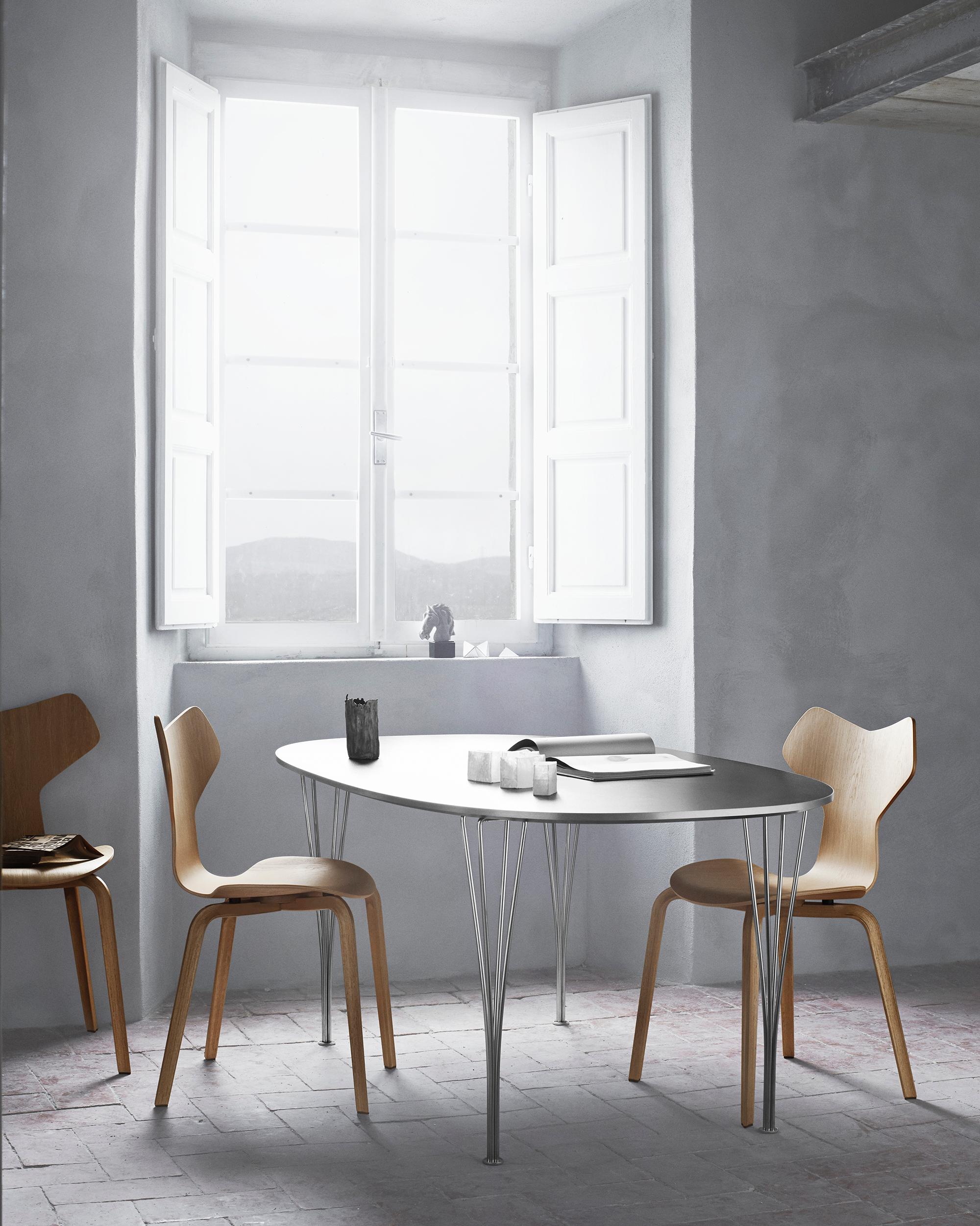 Arne Jacobsen 'Grand Prix' Chair for Fritz Hansen in Full Leather Upholstery For Sale 4