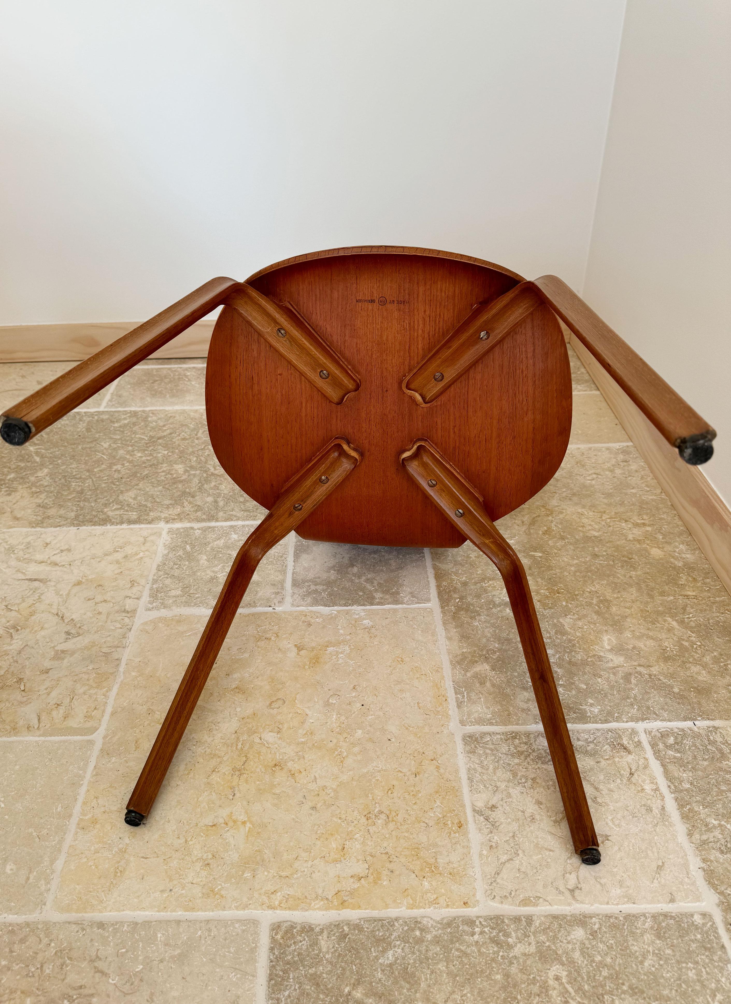 Milieu du XXe siècle Chaise Grand Prix d'Arne Jacobsen en teck, 1ère édition, avec une provenance rare. en vente
