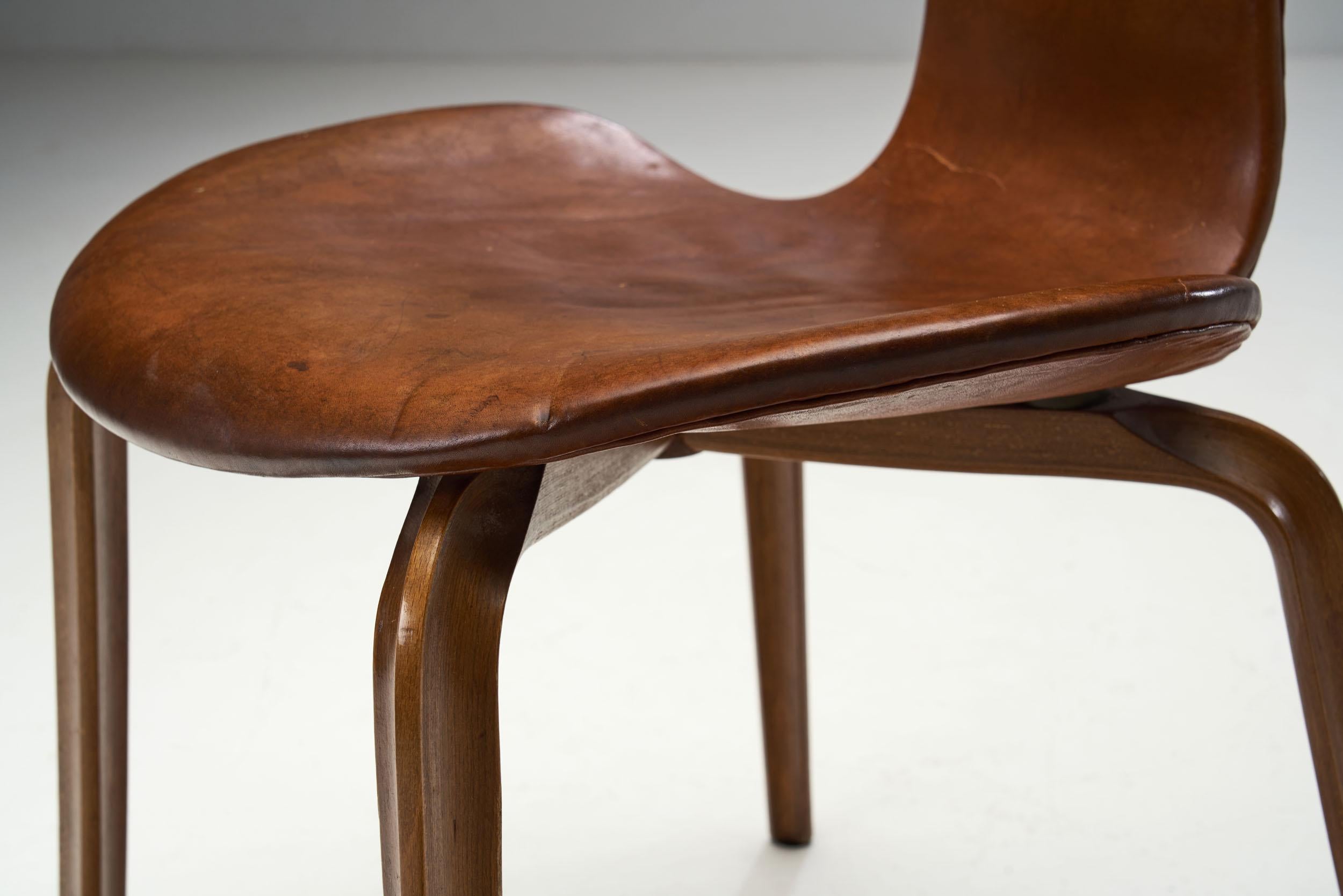 Arne Jacobsen “Grand Prix” Chairs for Fritz Hansen, Denmark 1950s For Sale 10