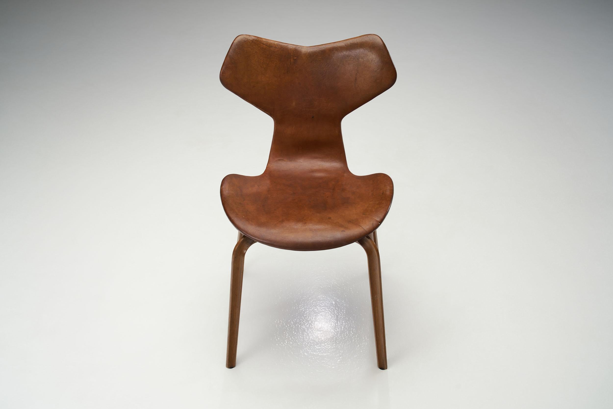 Mid-20th Century Arne Jacobsen “Grand Prix” Chairs for Fritz Hansen, Denmark 1950s For Sale