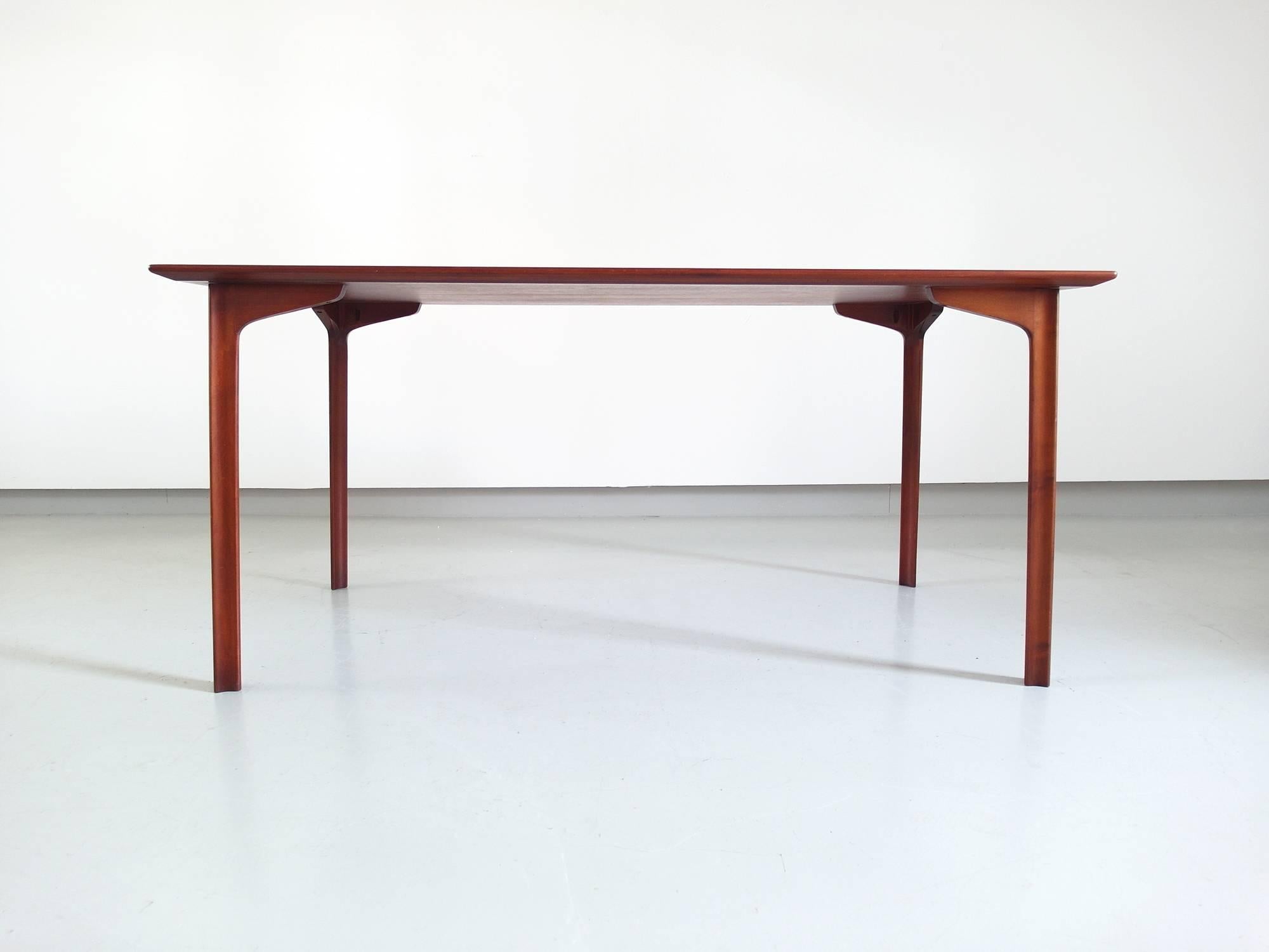 Arne Jacobsen Grand Prix Dining Table In Excellent Condition In Woudrichem, NL
